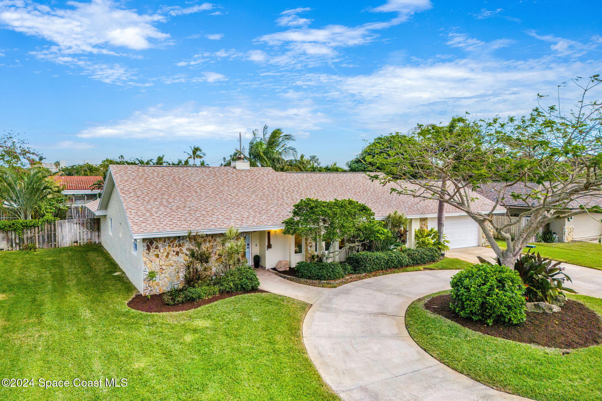 512 Latania Palm Drive