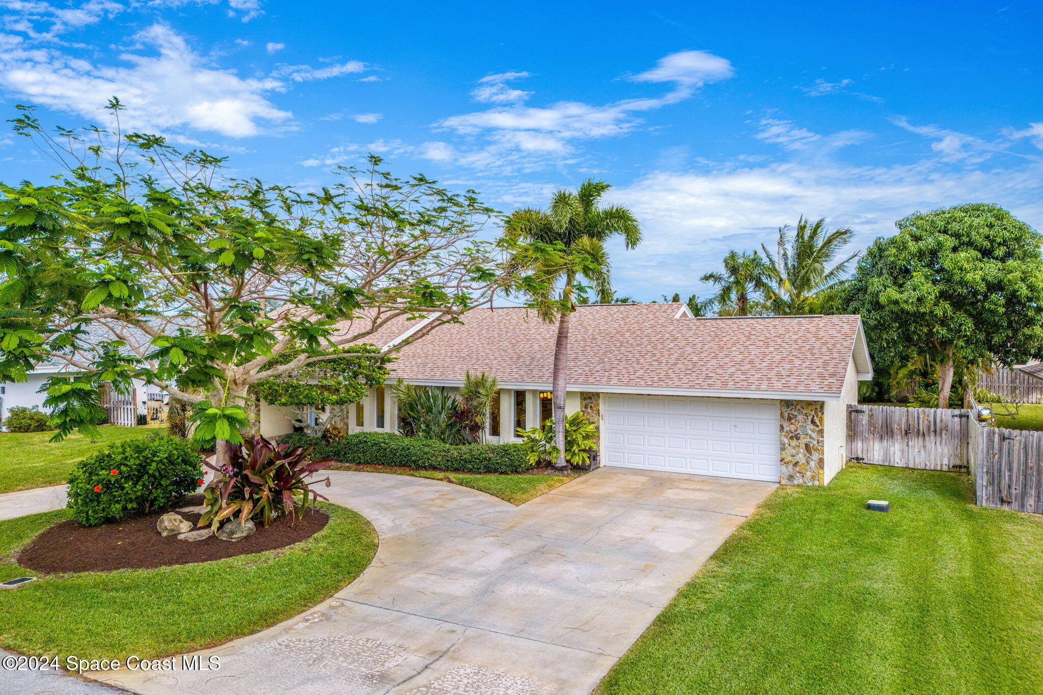512 Latania Palm Drive