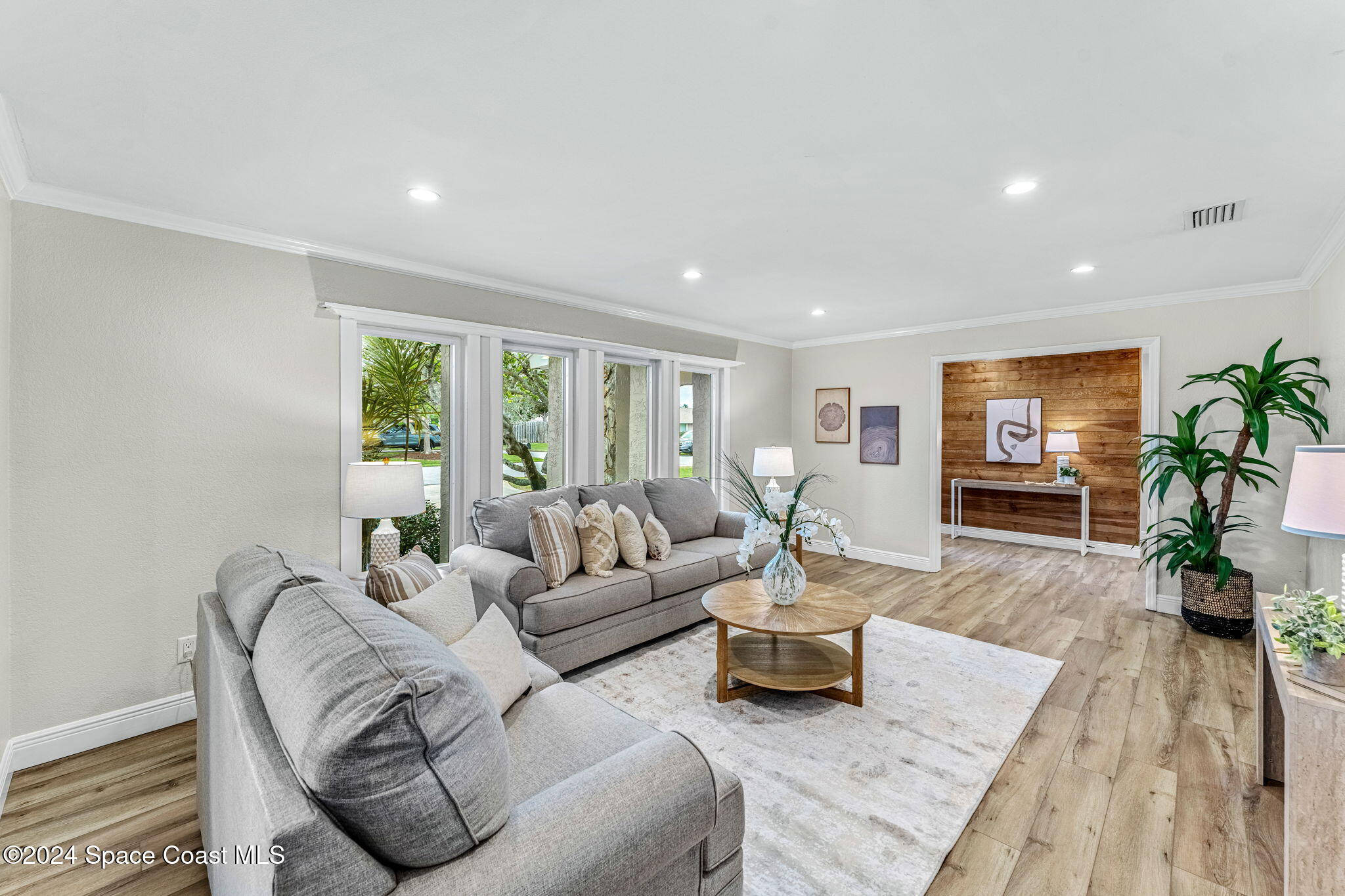 512 Latania Palm Drive