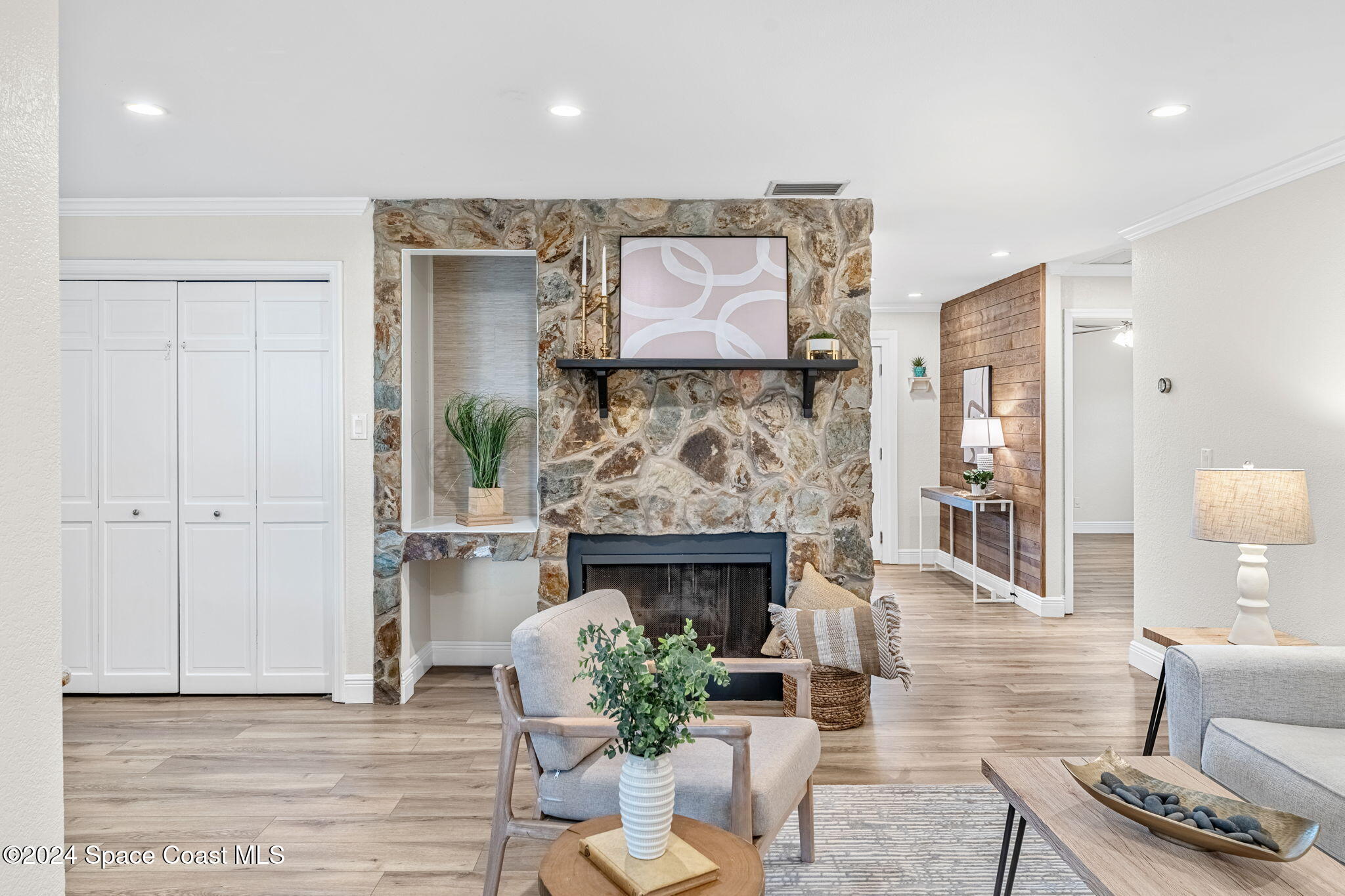 512 Latania Palm Drive