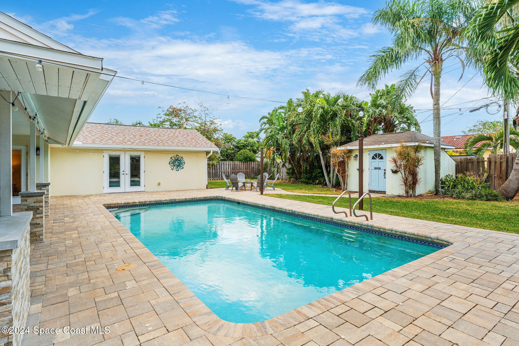 512 Latania Palm Drive