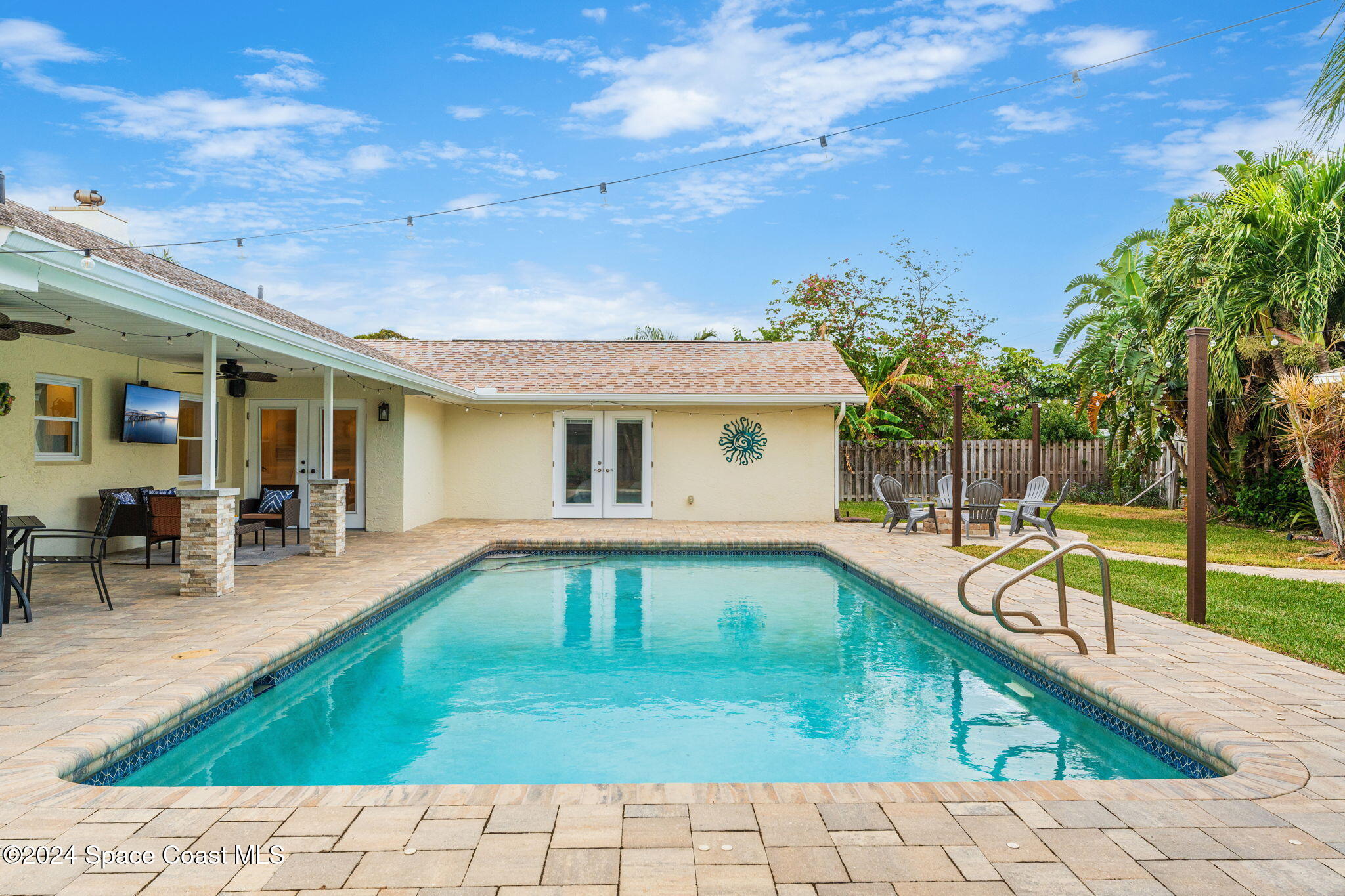 512 Latania Palm Drive