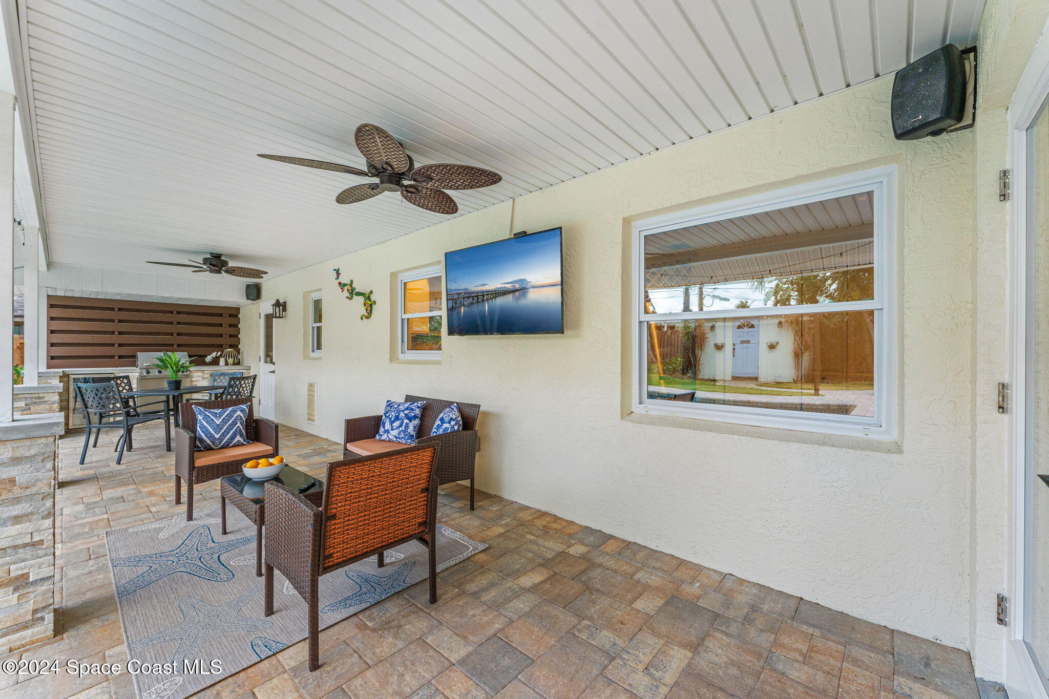 512 Latania Palm Drive
