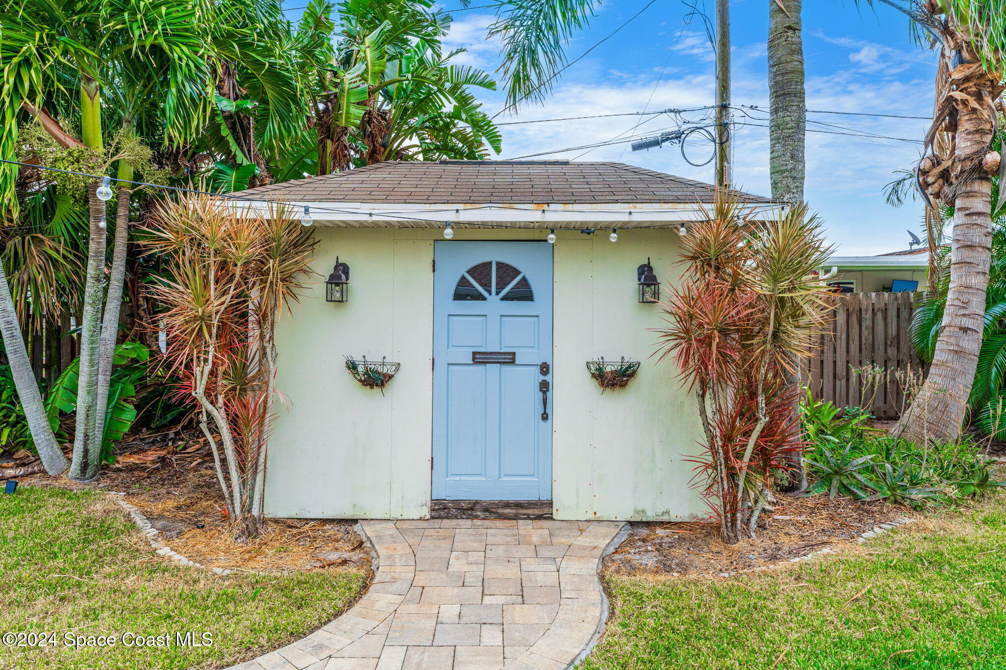 512 Latania Palm Drive