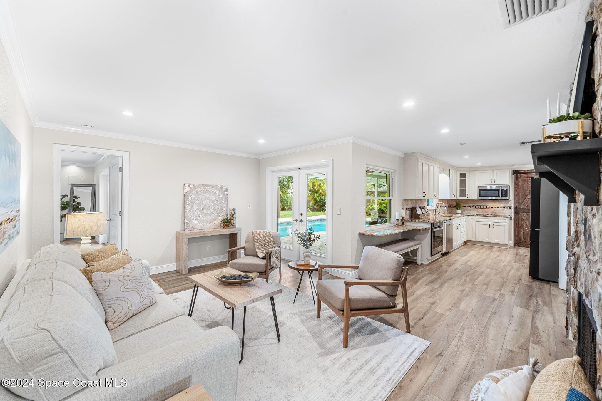 512 Latania Palm Drive