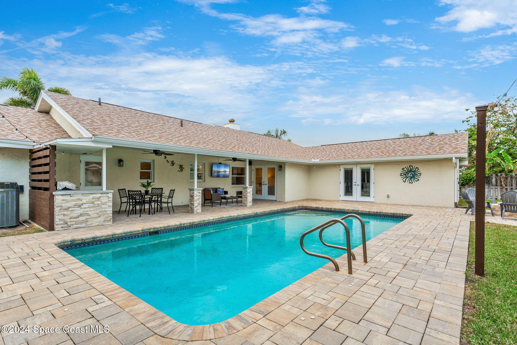 512 Latania Palm Drive