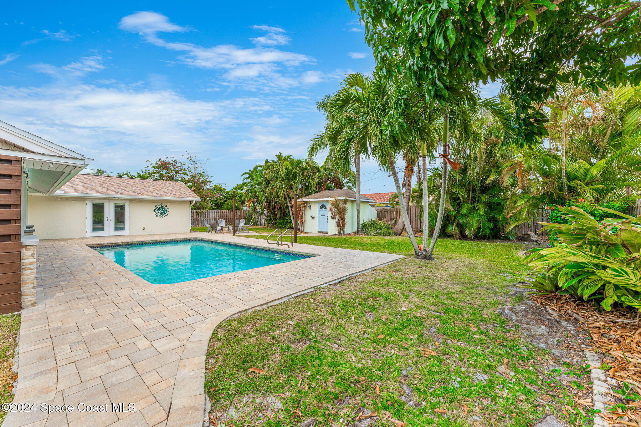 512 Latania Palm Drive