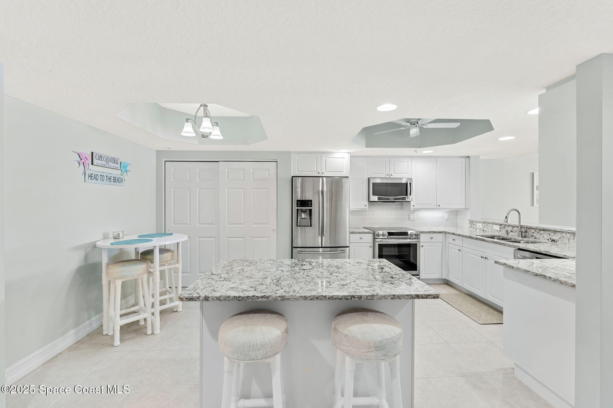 425 Pierce Avenue, 406