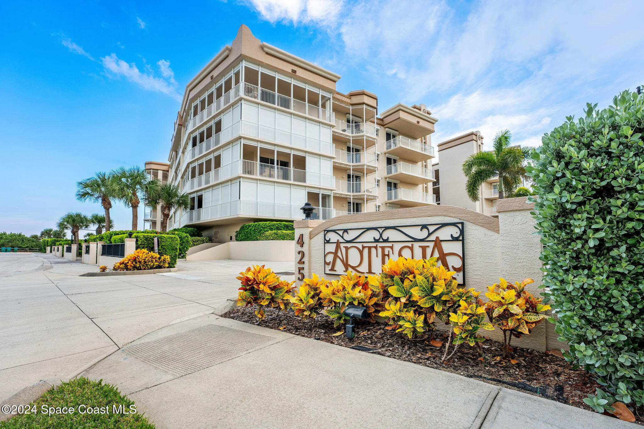 425 Pierce Avenue, 406