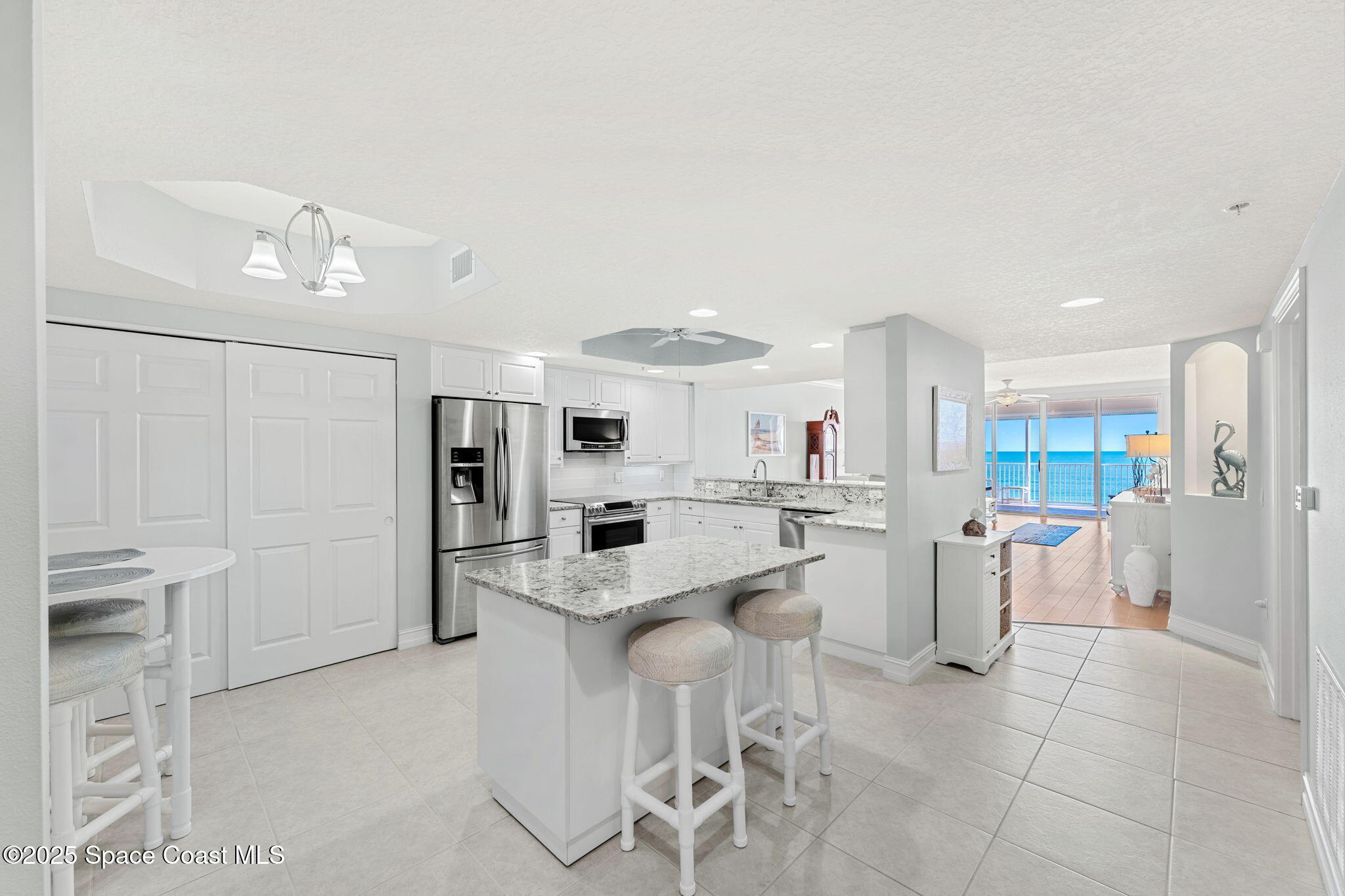 425 Pierce Avenue, 406