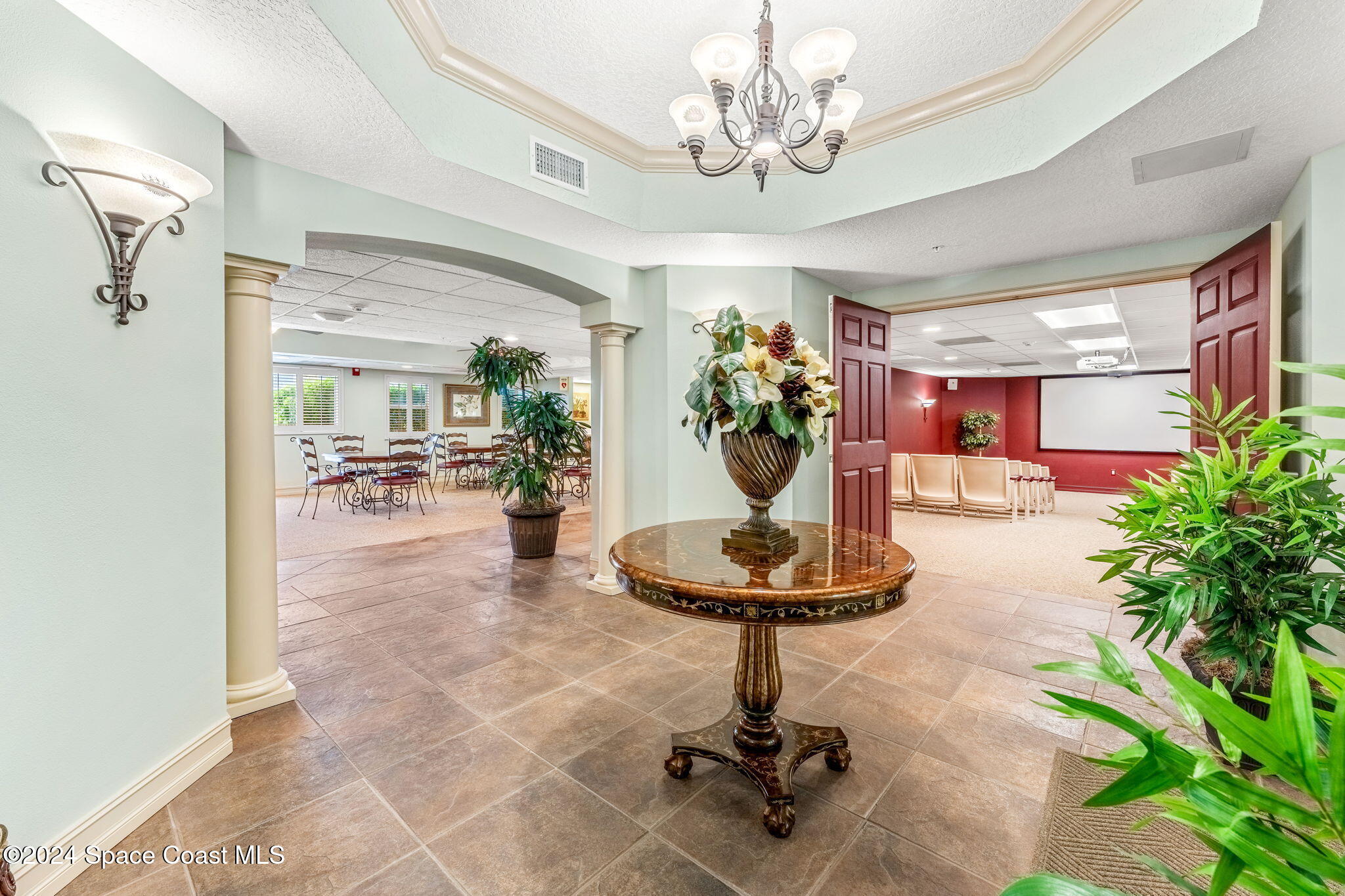 425 Pierce Avenue, 406