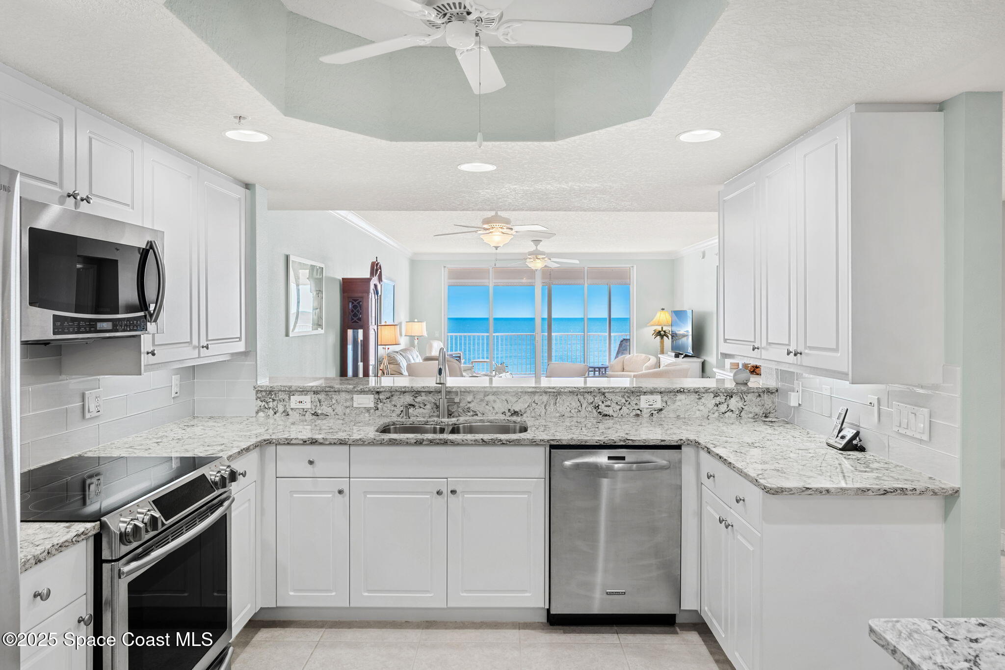 425 Pierce Avenue, 406