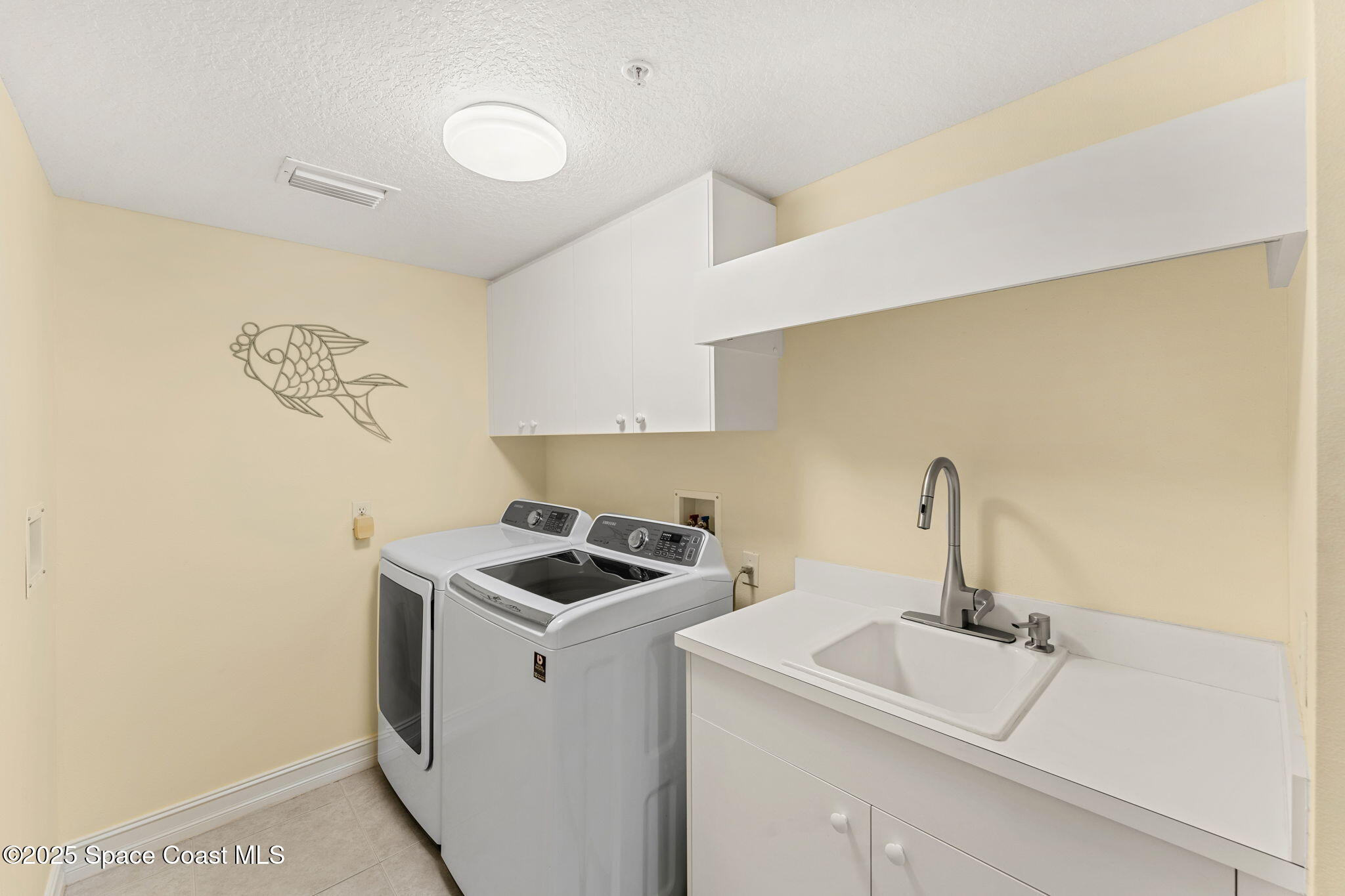 425 Pierce Avenue, 406