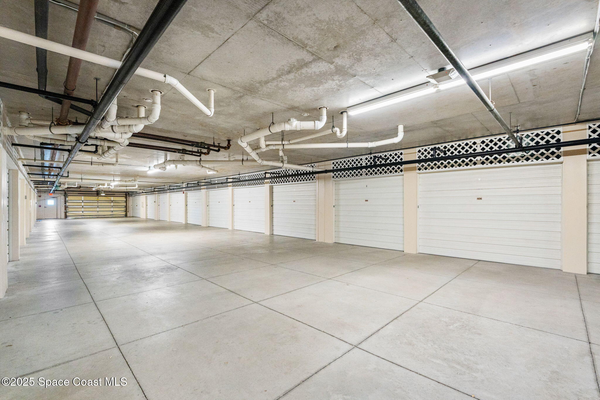 425 Pierce Avenue, 406