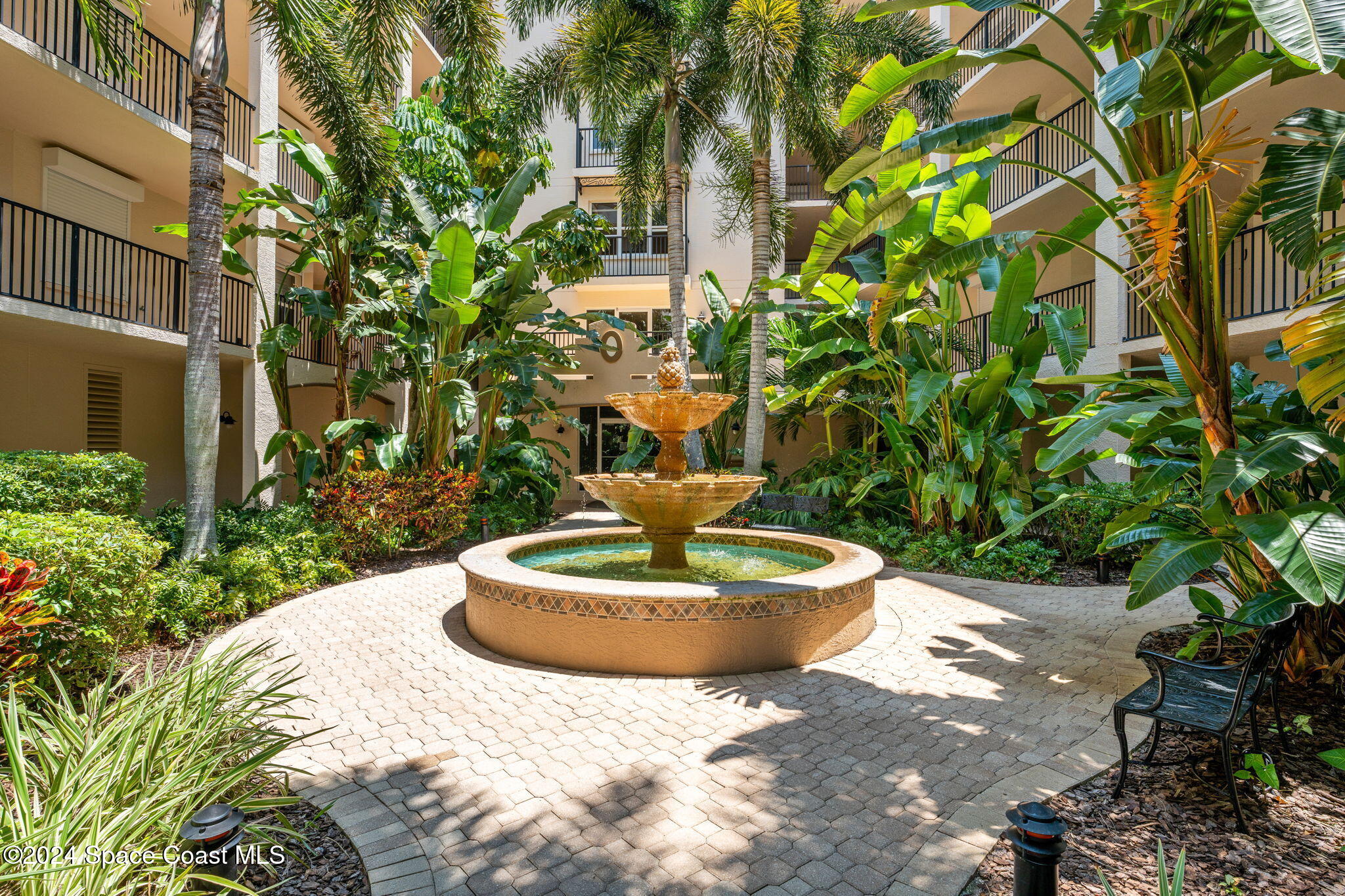 425 Pierce Avenue, 406