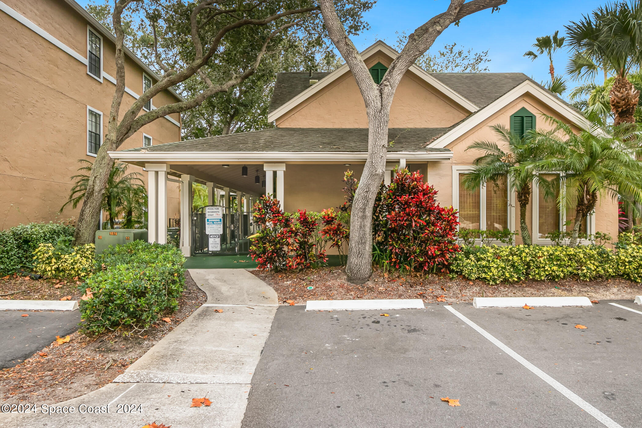 7667 N Wickham Road, 1511