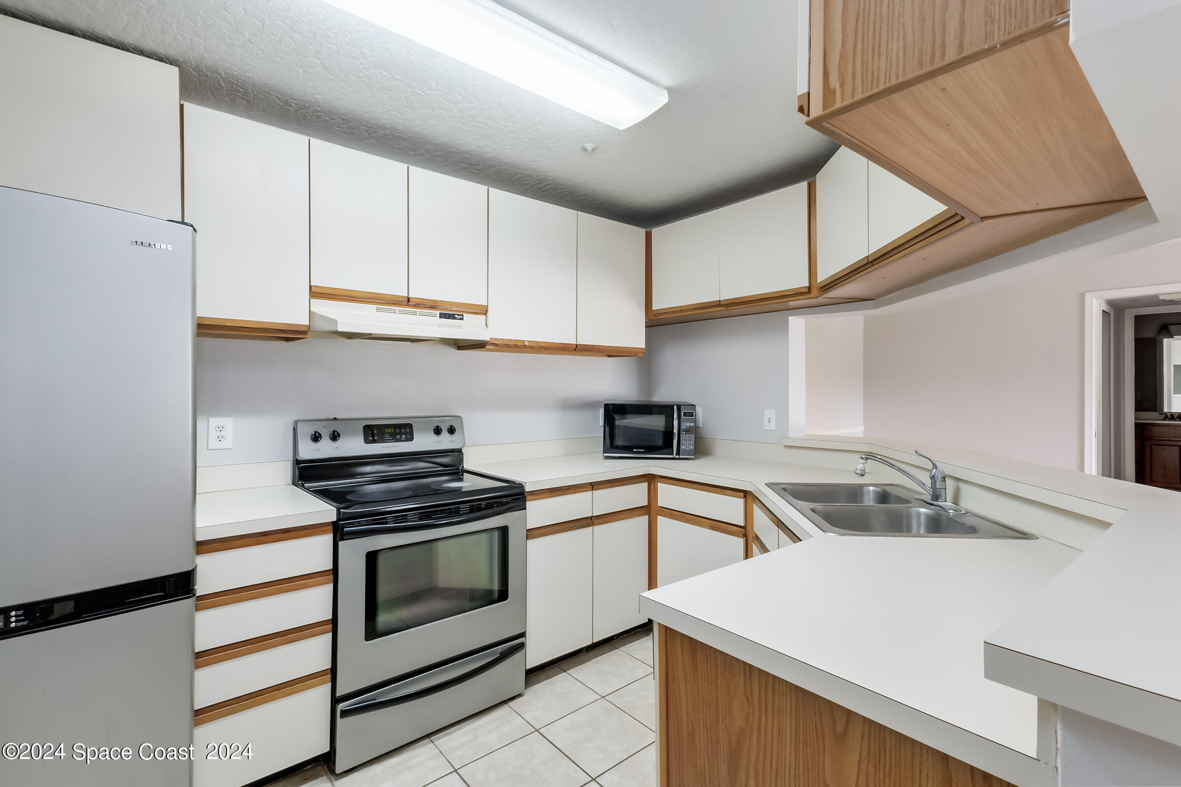 7667 N Wickham Road, 1511
