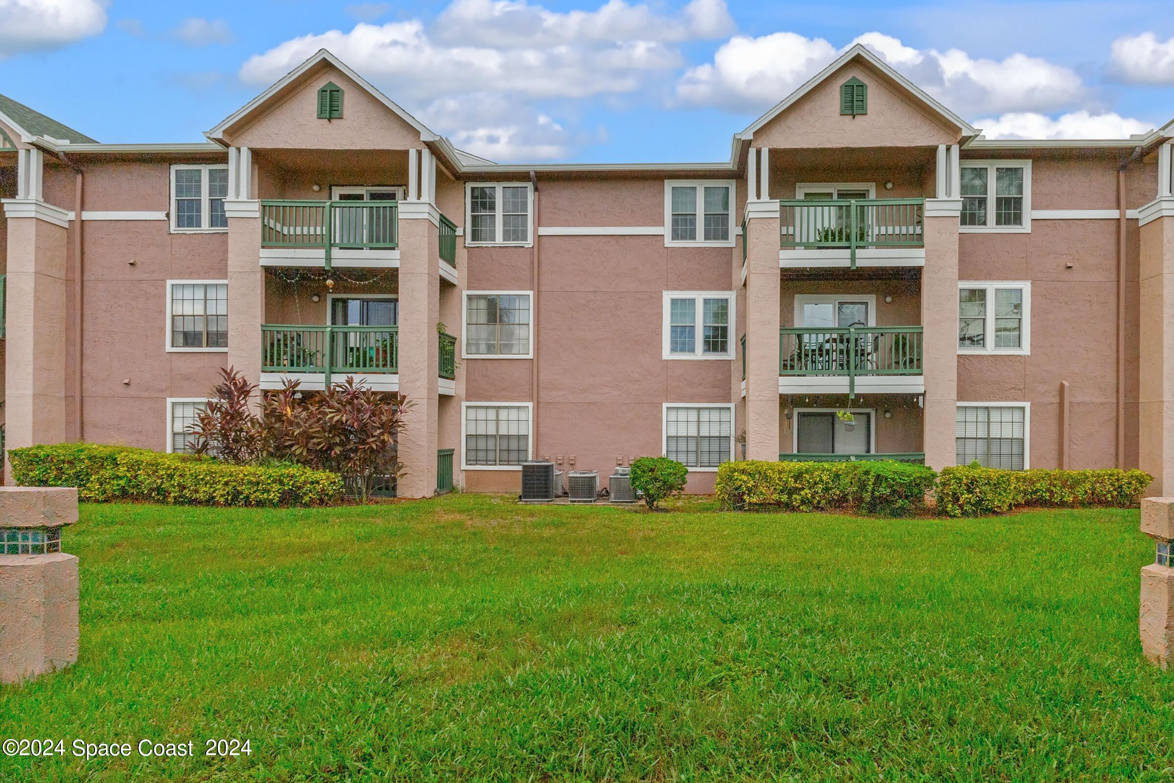 7667 N Wickham Road, 1511