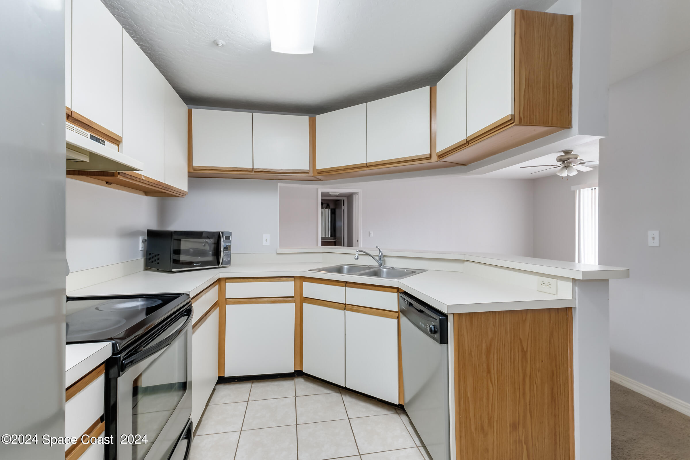 7667 N Wickham Road, 1511