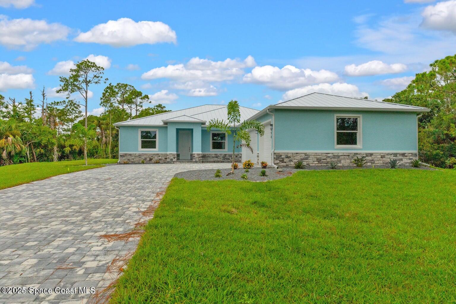 876 Vine Court SW