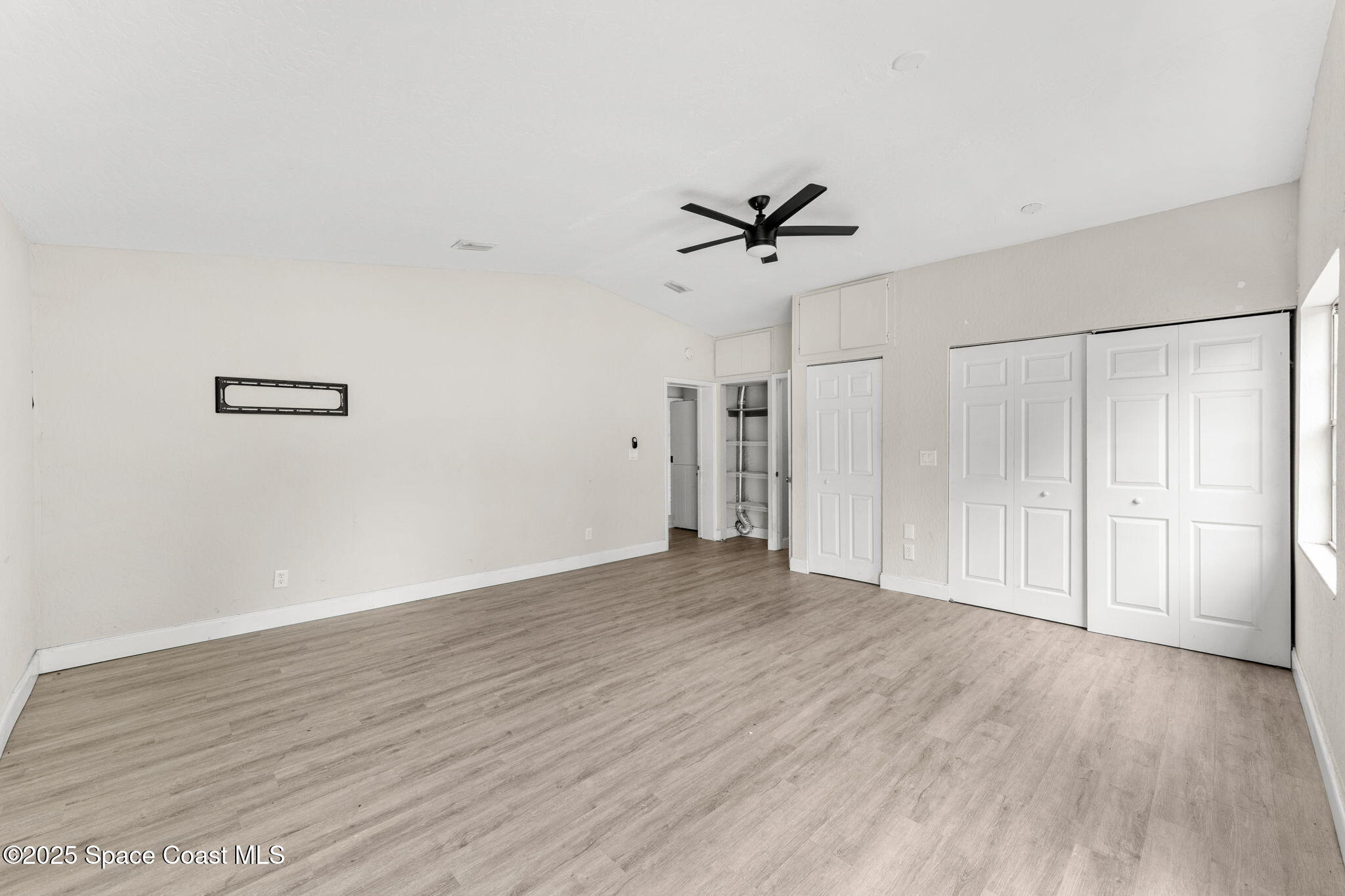 12 Holiday Park Boulevard NE