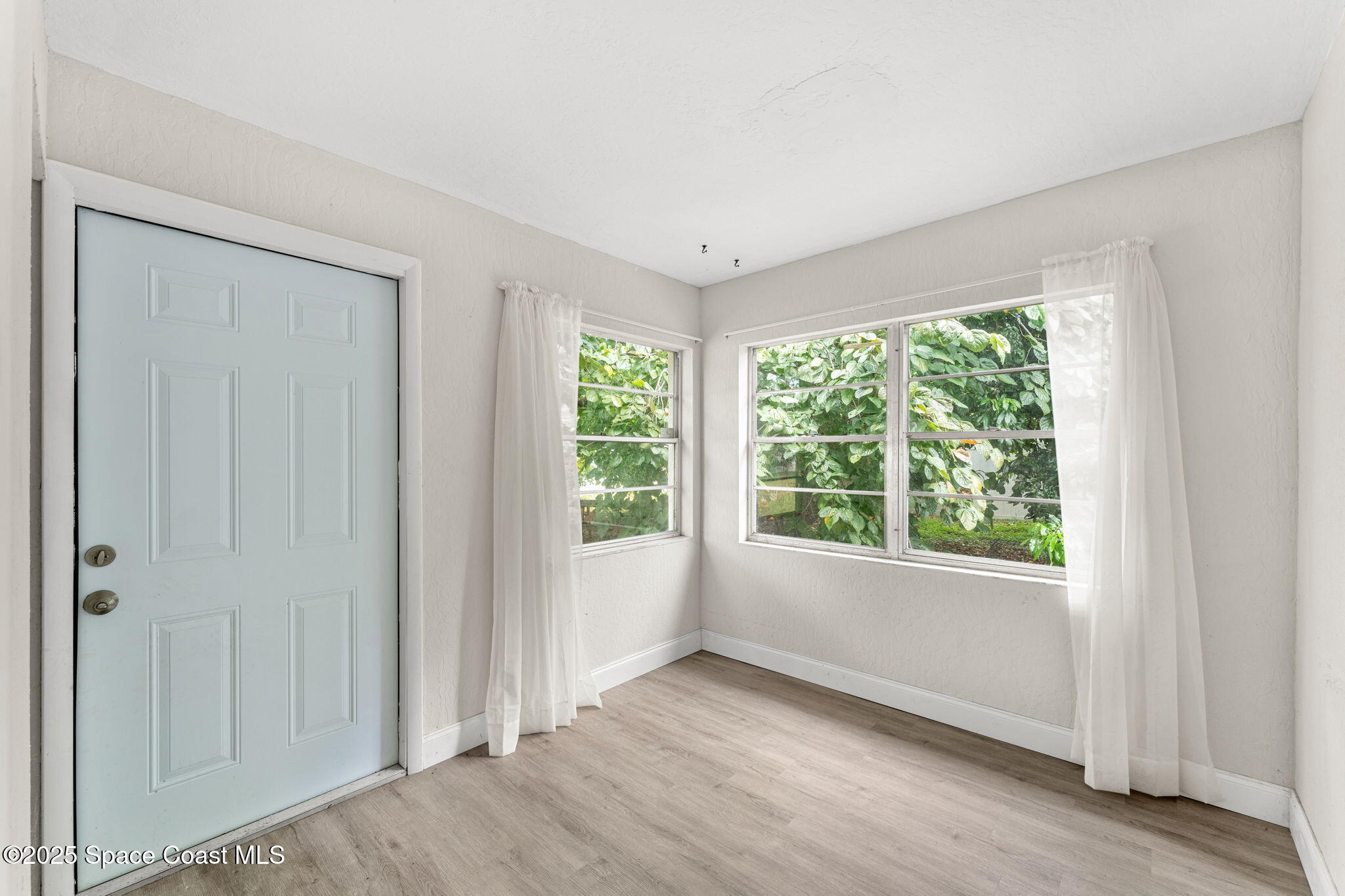 12 Holiday Park Boulevard NE