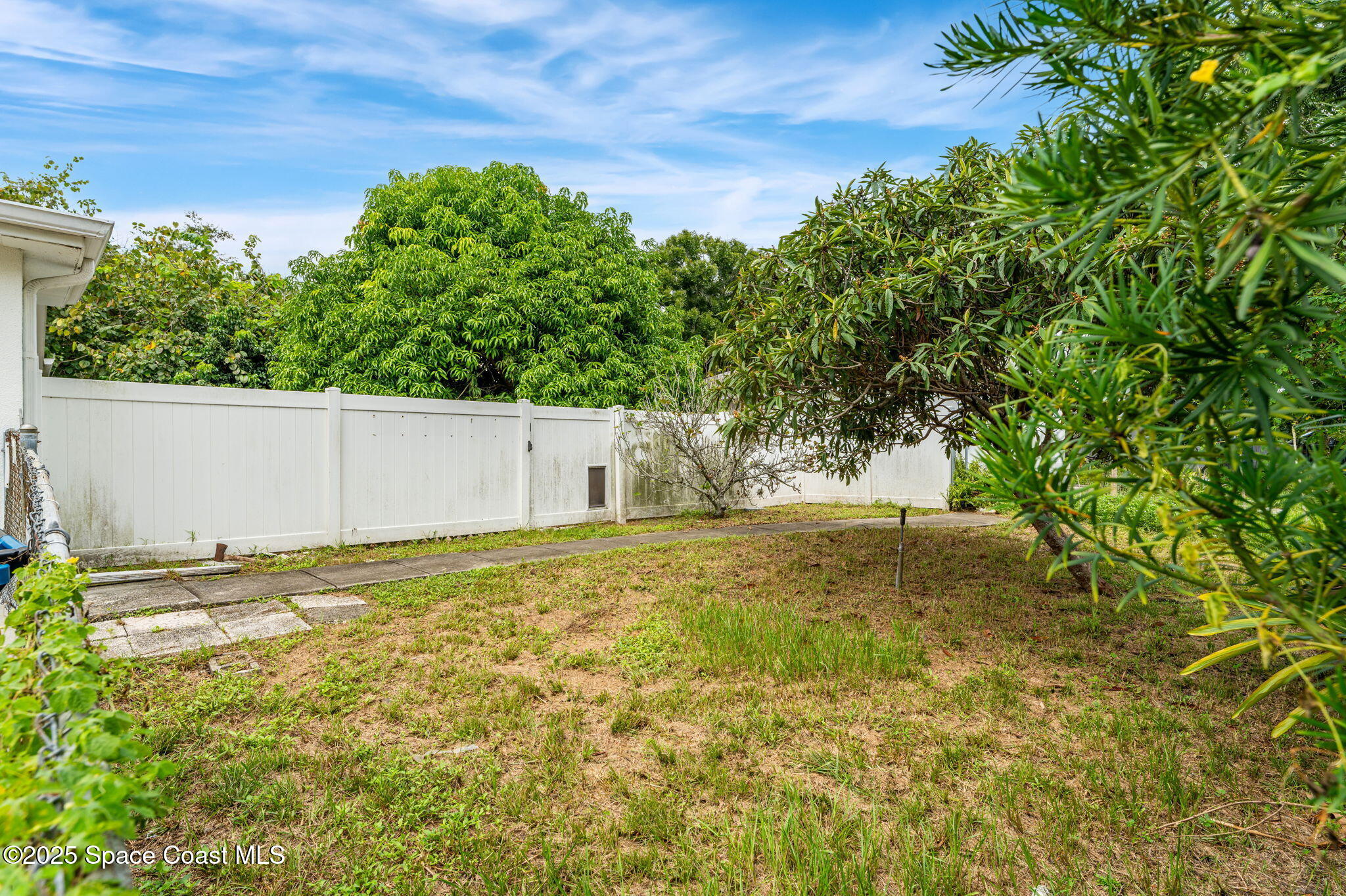 12 Holiday Park Boulevard NE