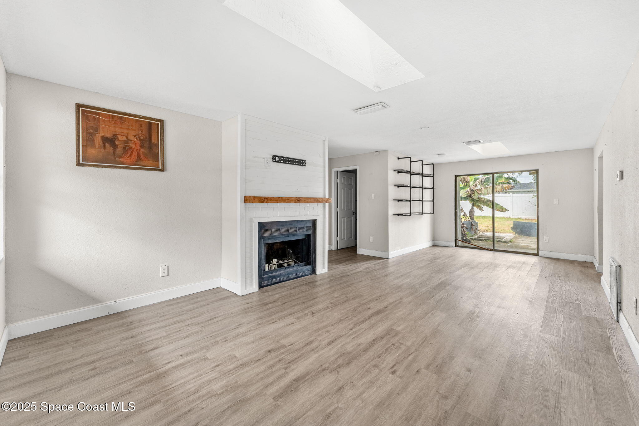 12 Holiday Park Boulevard NE