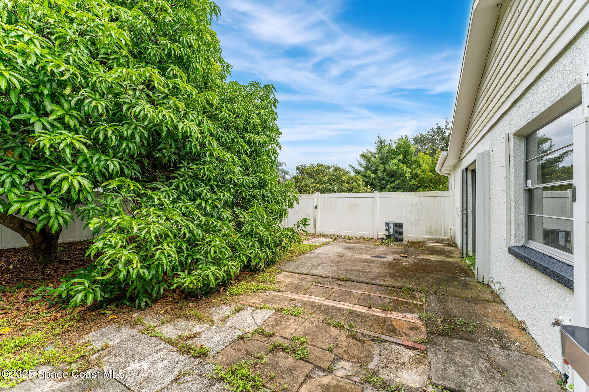 12 Holiday Park Boulevard NE