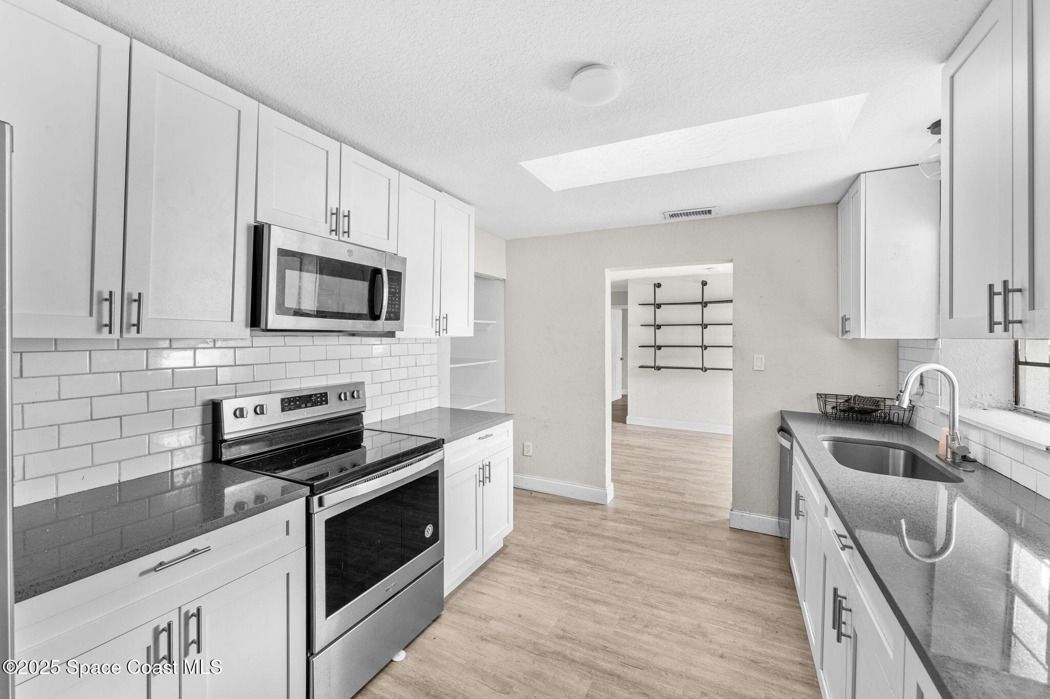 12 Holiday Park Boulevard NE