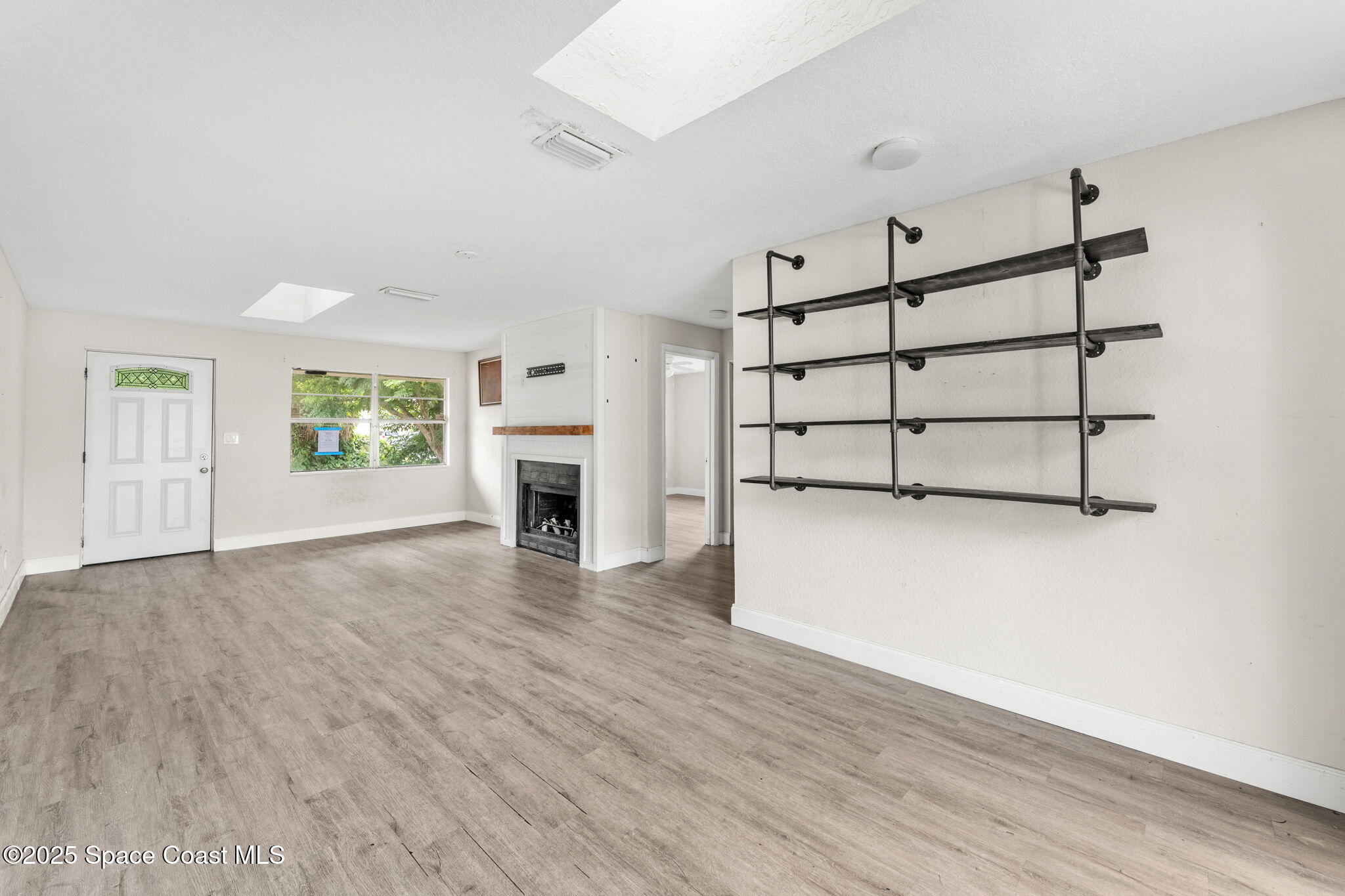 12 Holiday Park Boulevard NE