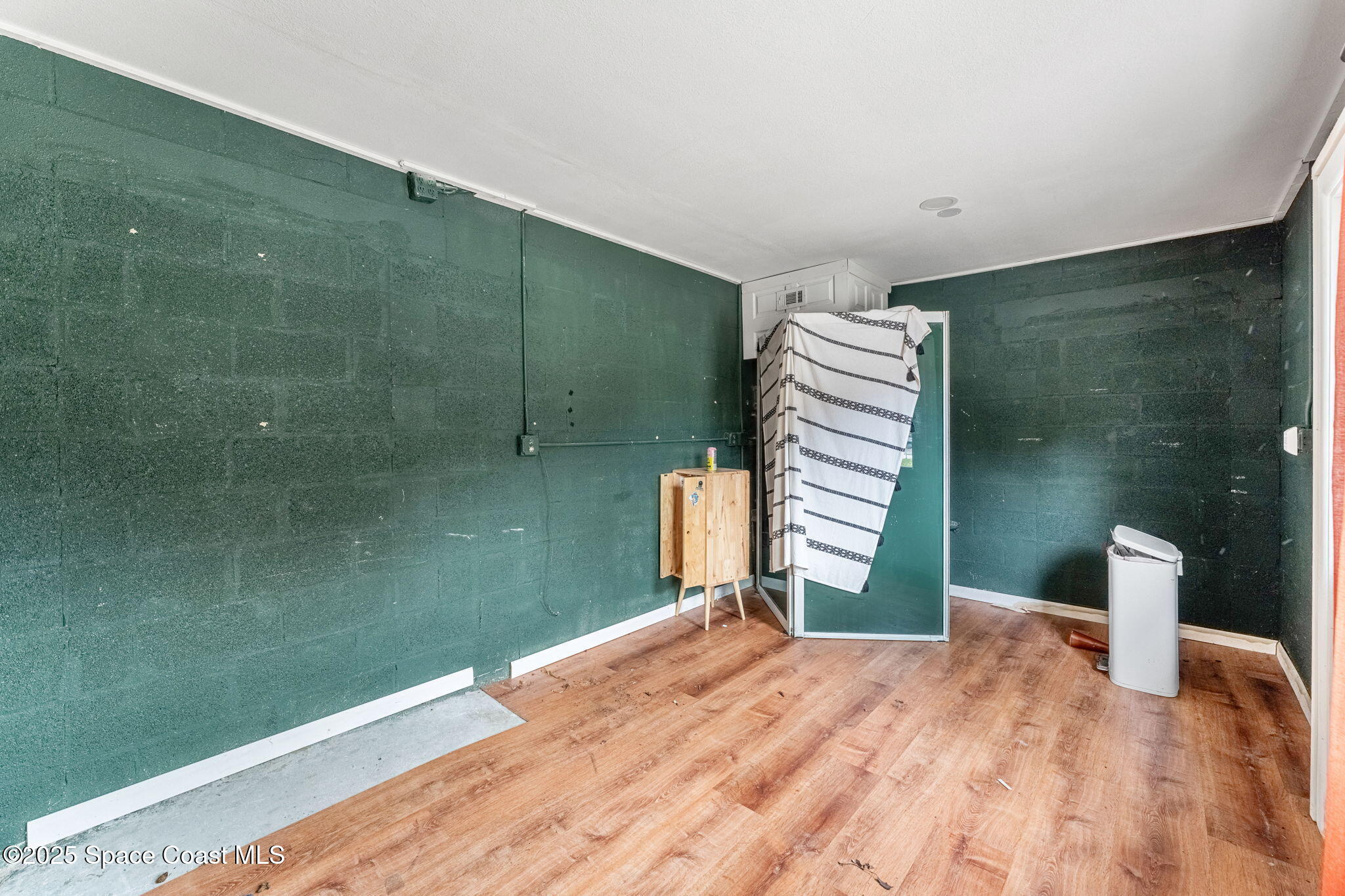 12 Holiday Park Boulevard NE