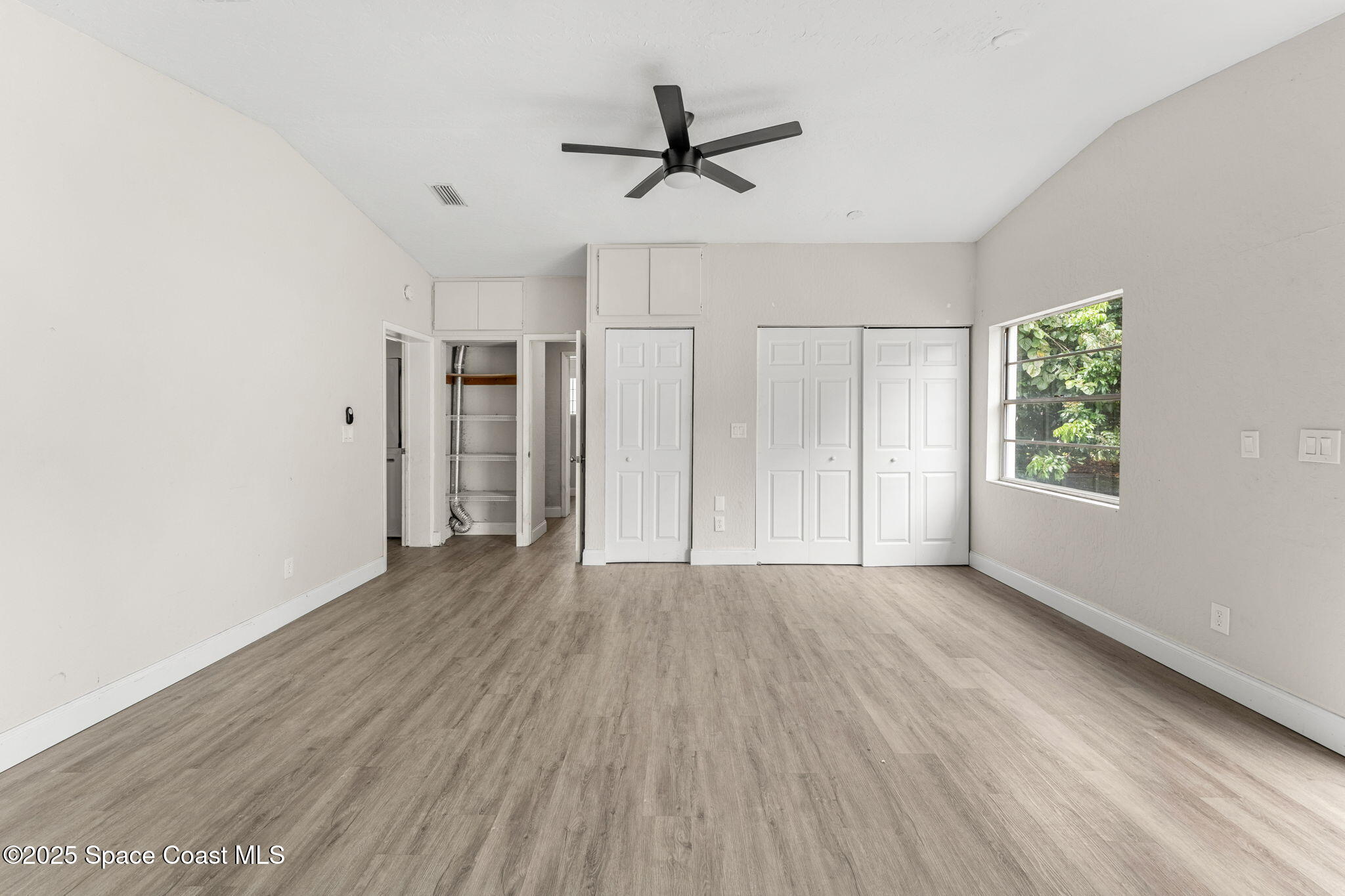 12 Holiday Park Boulevard NE