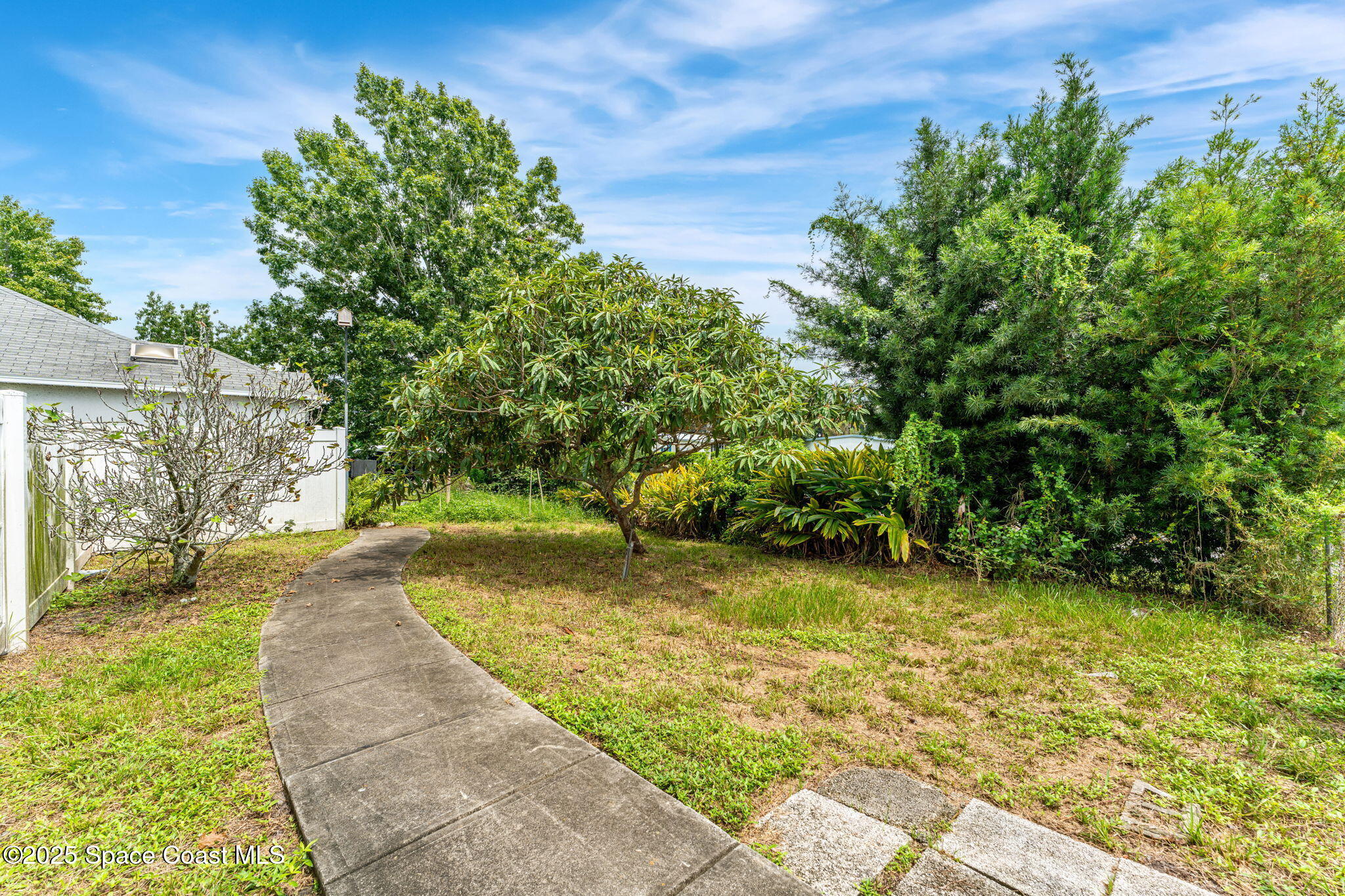 12 Holiday Park Boulevard NE