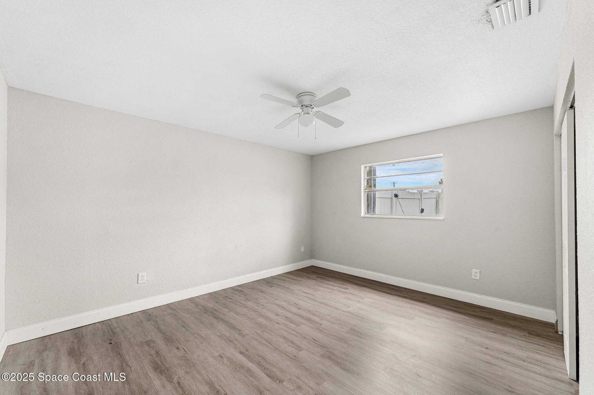 12 Holiday Park Boulevard NE