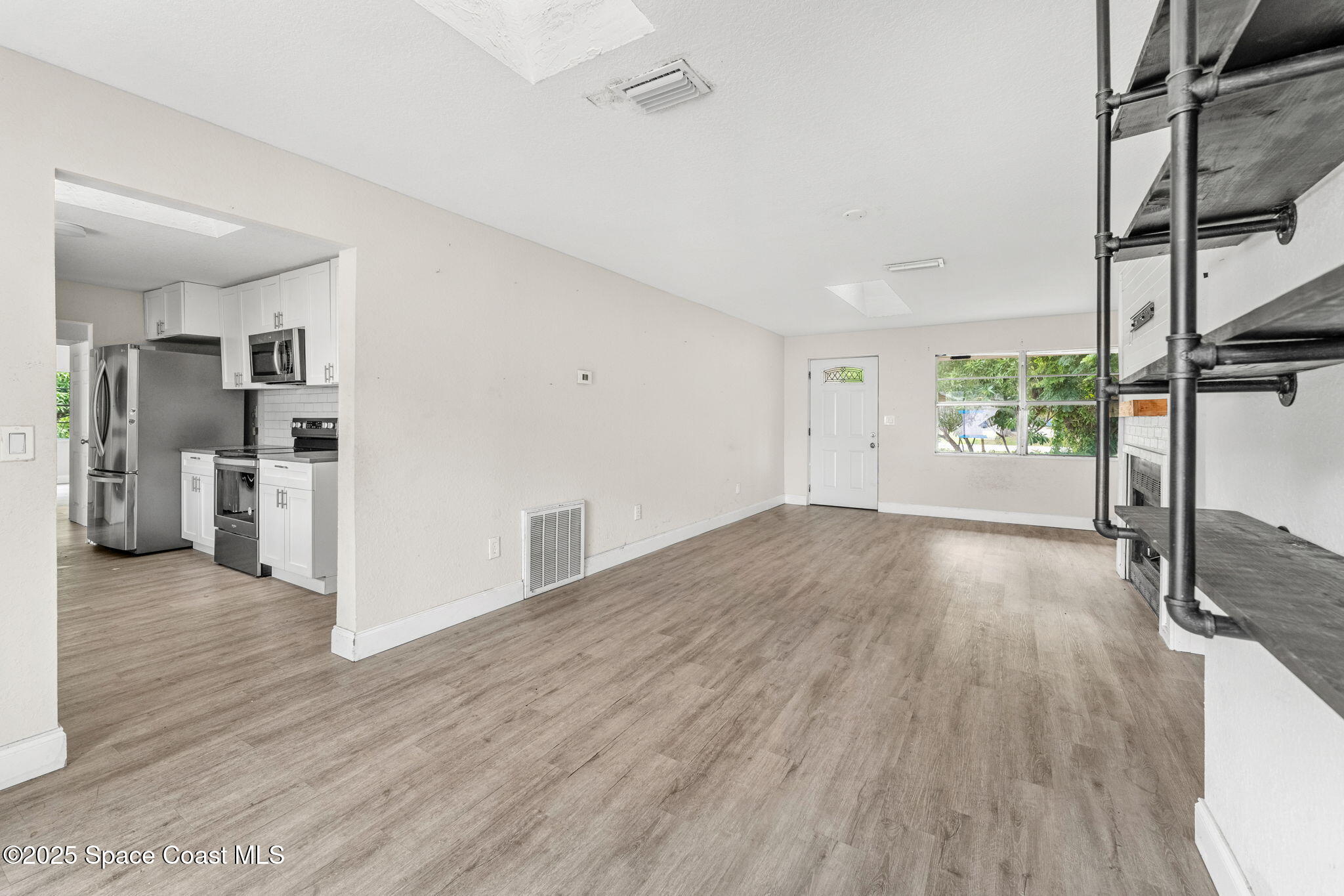 12 Holiday Park Boulevard NE