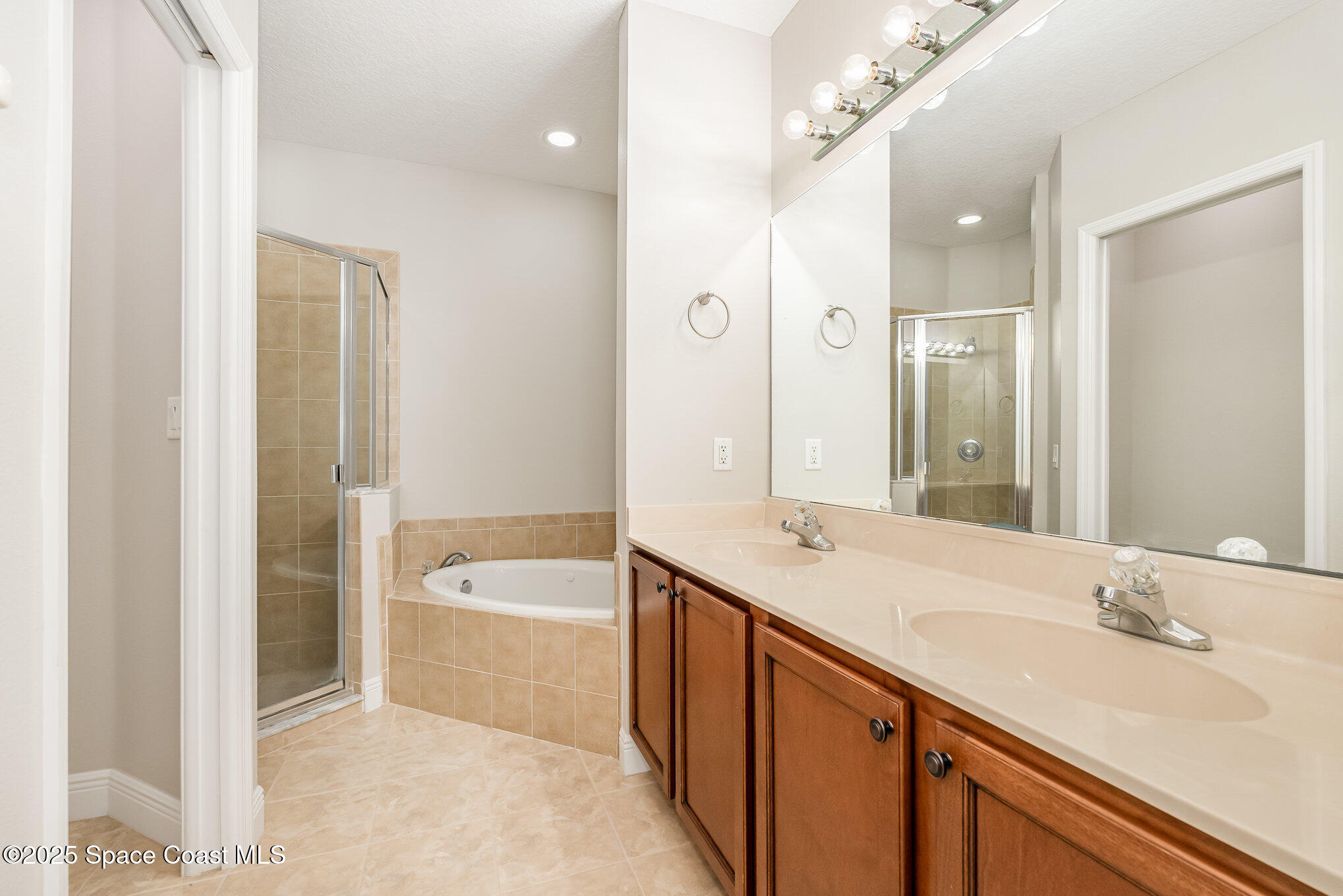 1243 Etruscan Way, 103