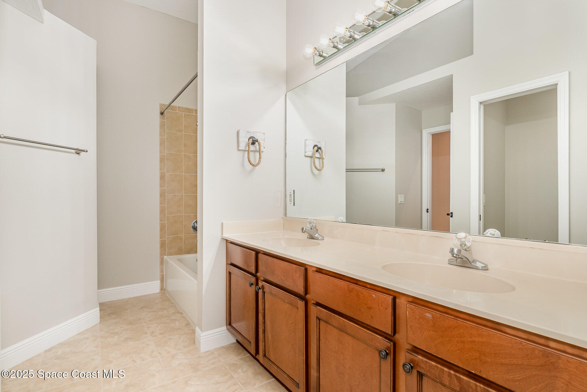 1243 Etruscan Way, 103