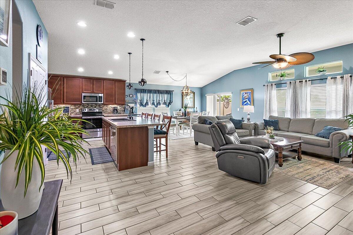 4135 Sage Brush Circle