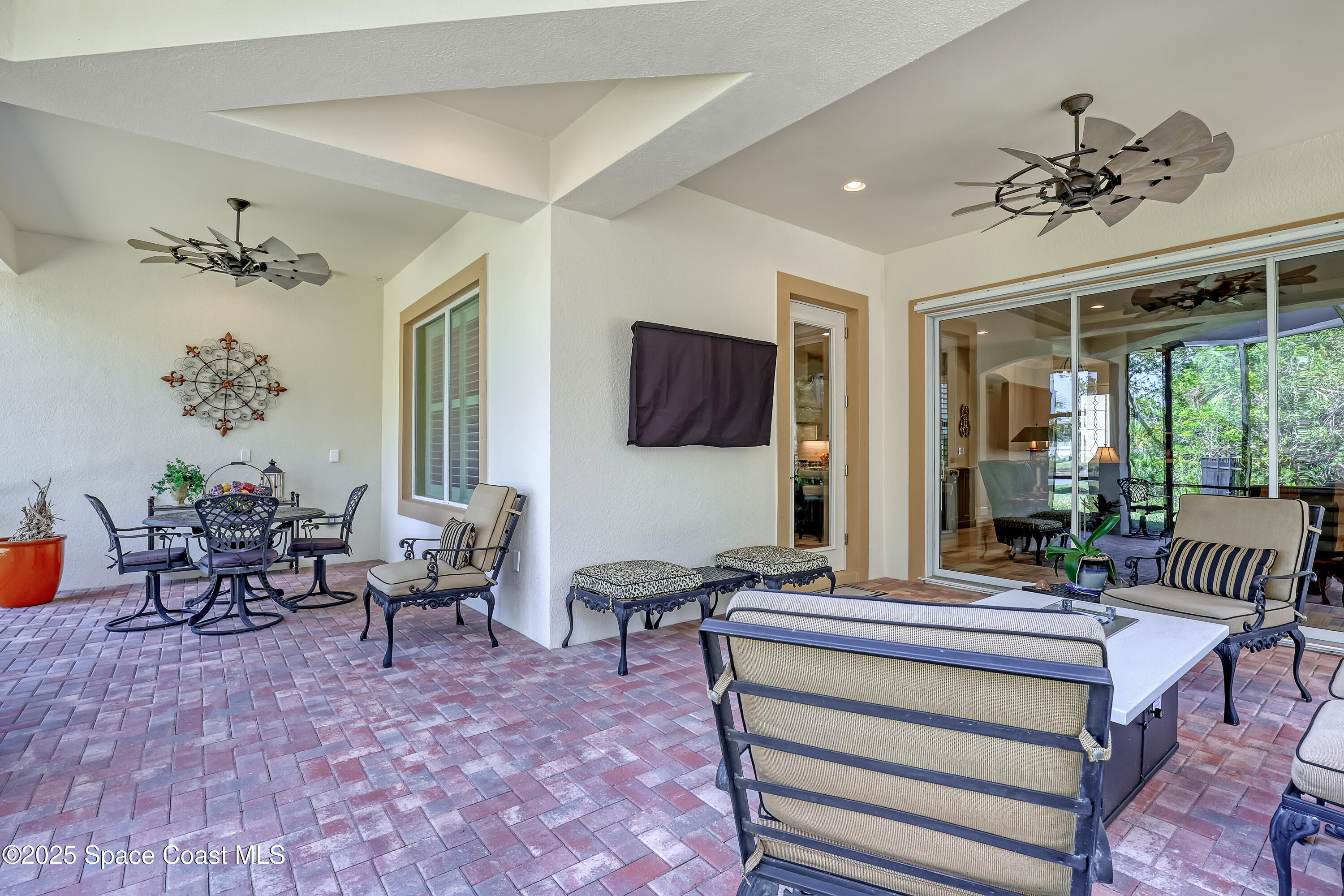 841 Aquarina Boulevard