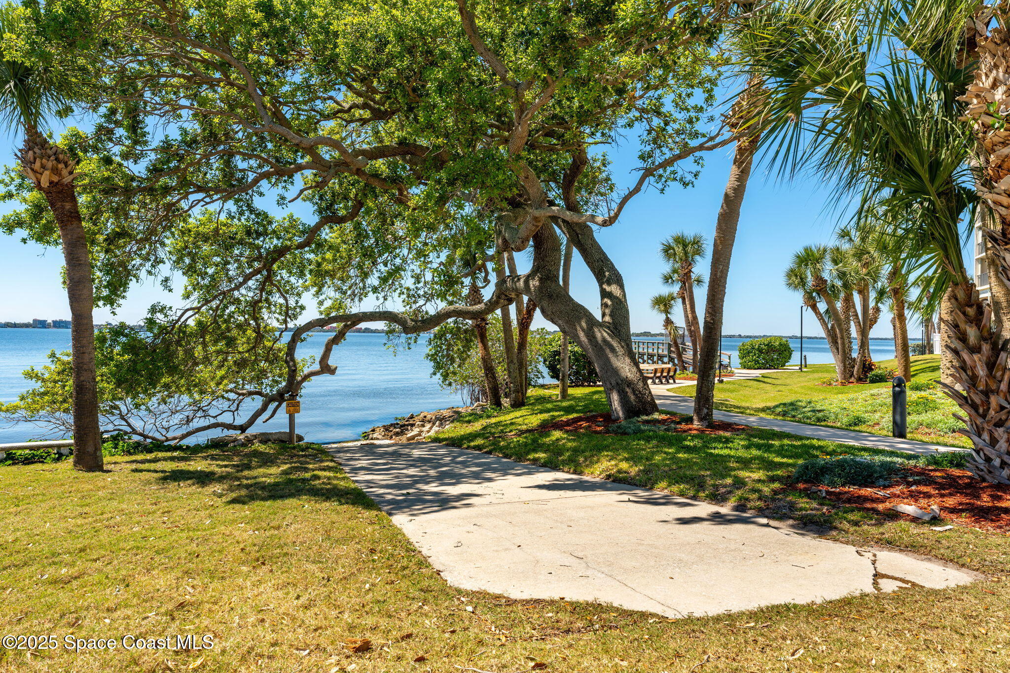 3220 River Villa Way, 114