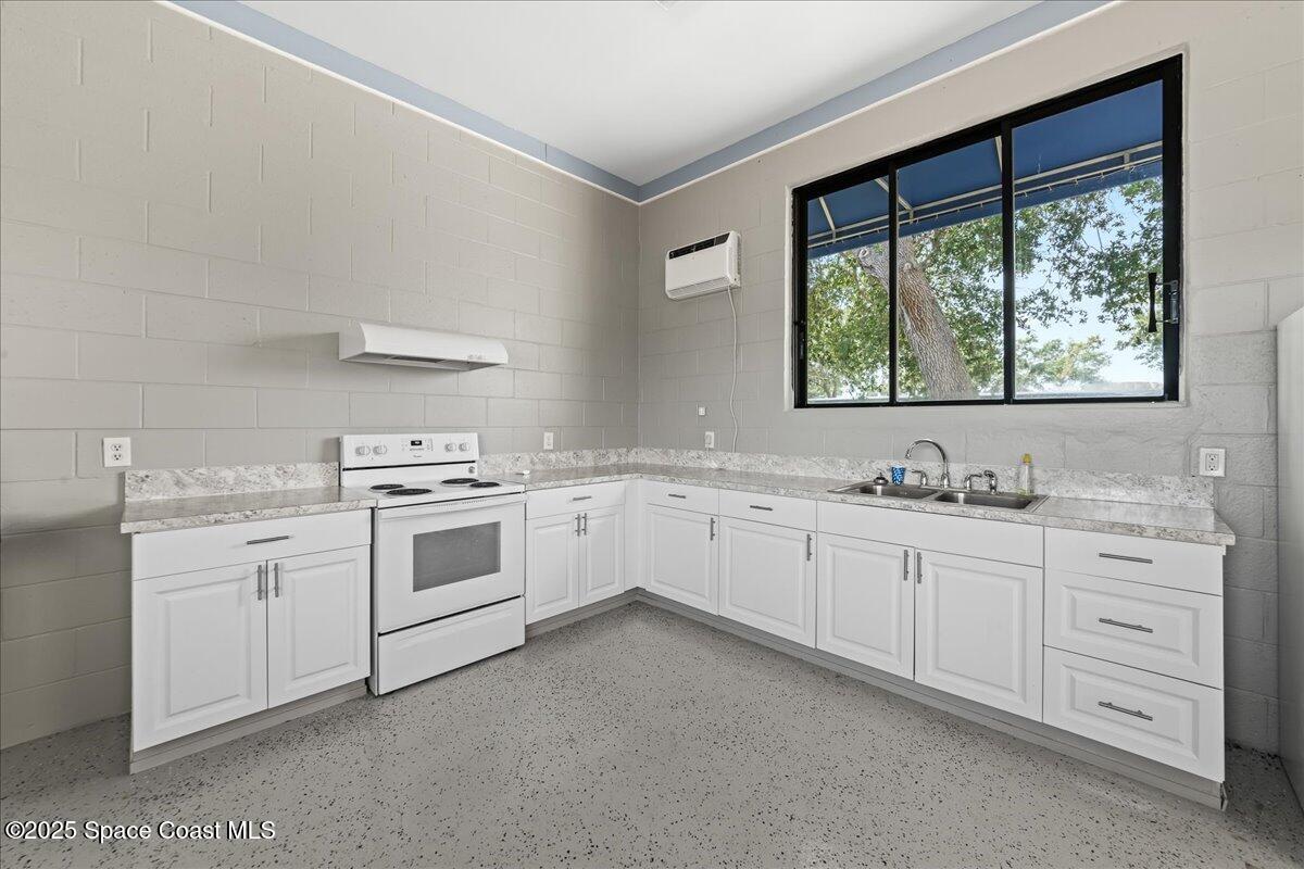 200 S Sykes Creek Parkway, 106