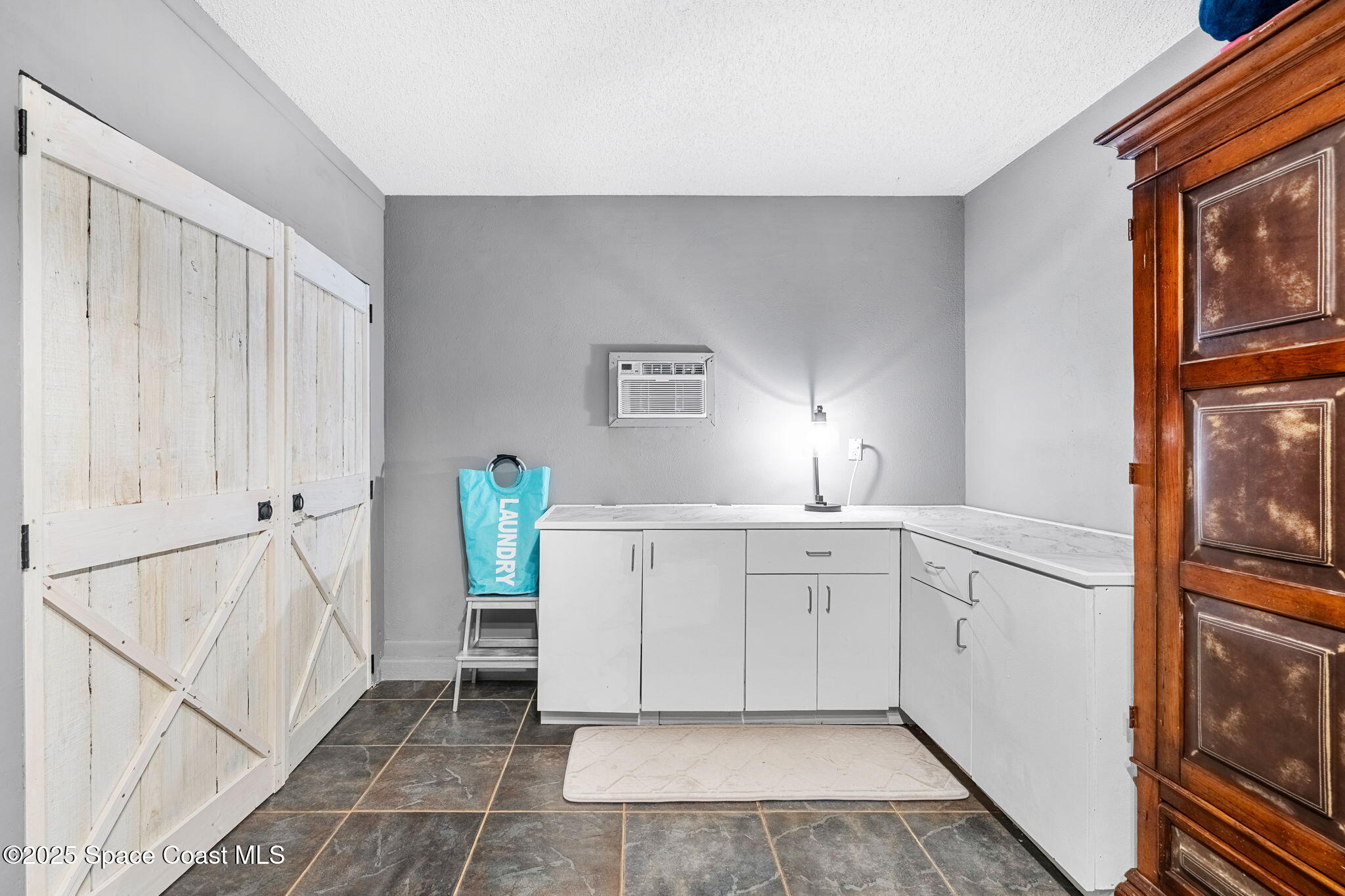 1201 Buffing Circle SE