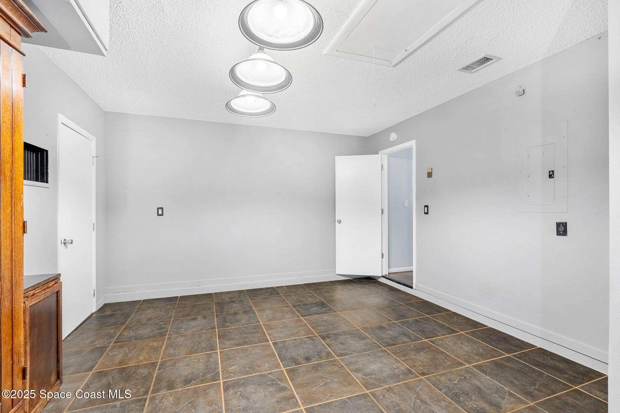 1201 Buffing Circle SE
