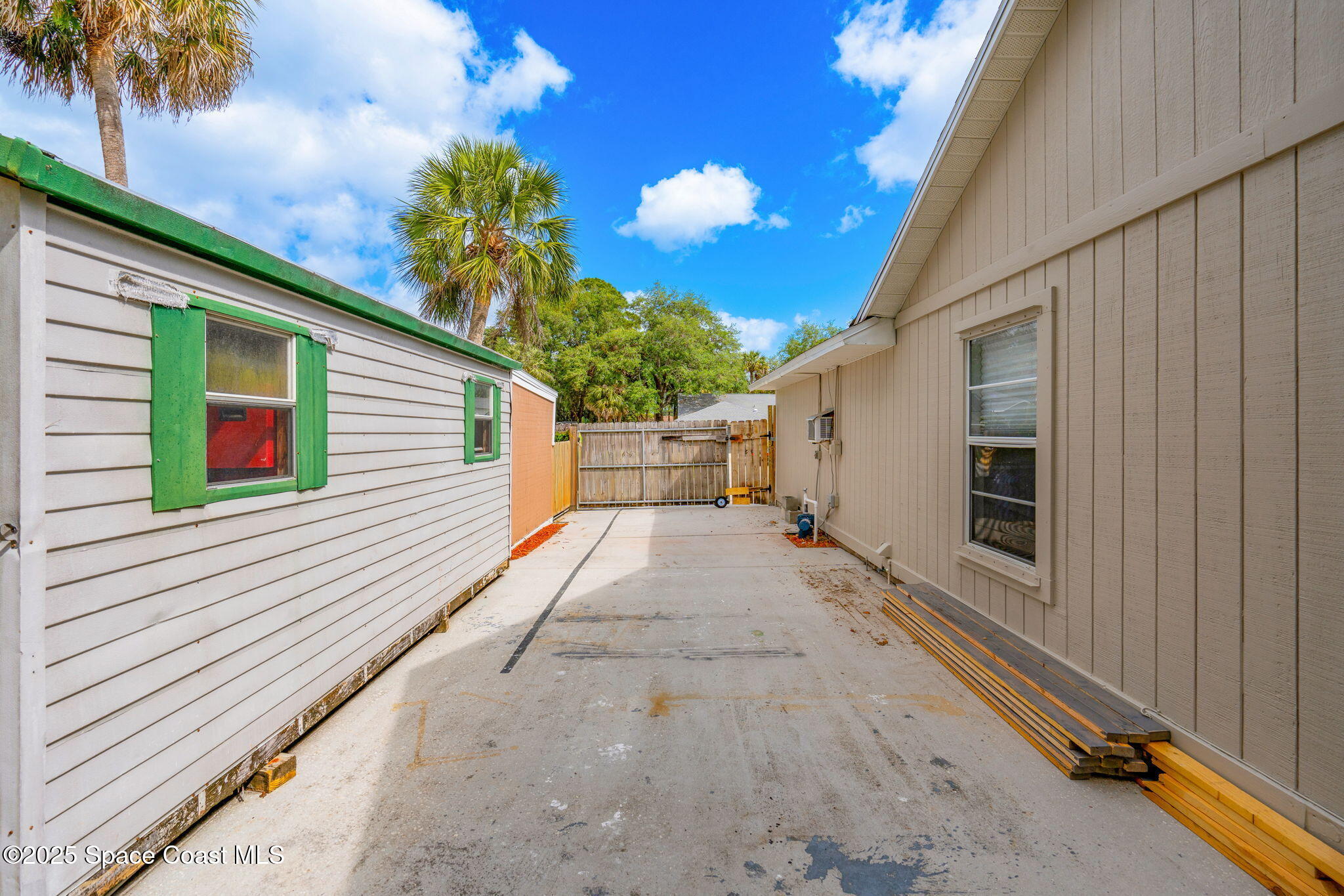 1201 Buffing Circle SE