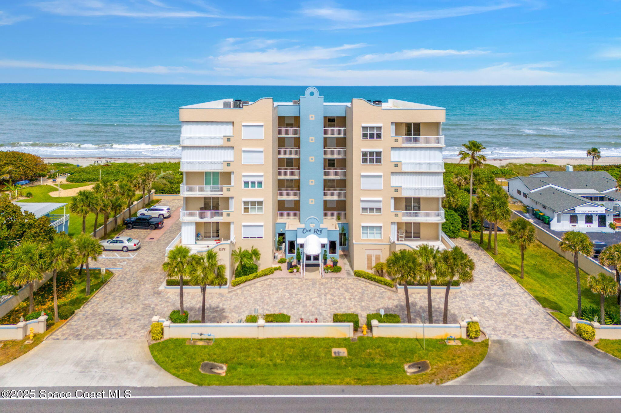 1177 N Highway A1a, 402