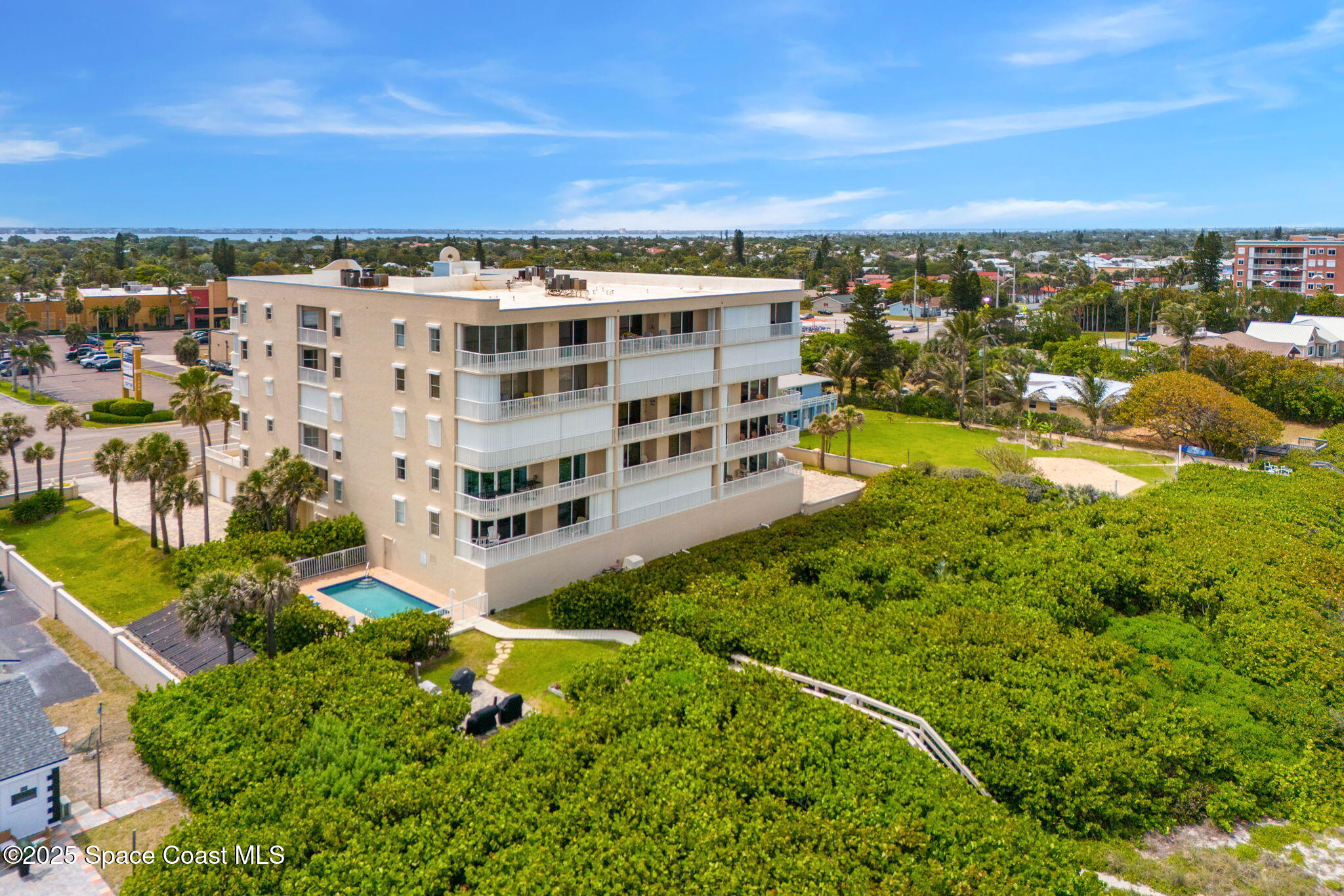 1177 N Highway A1a, 402