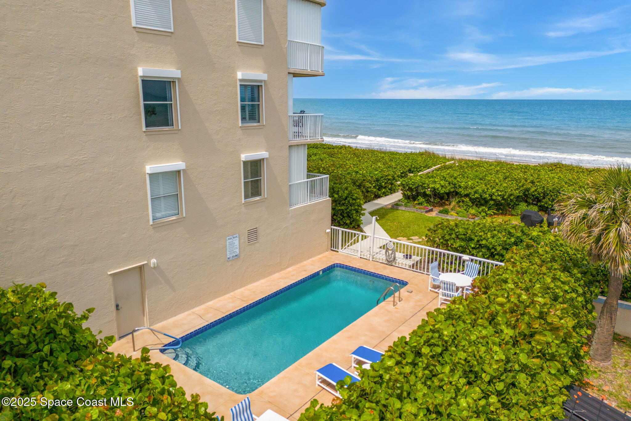1177 N Highway A1a, 402