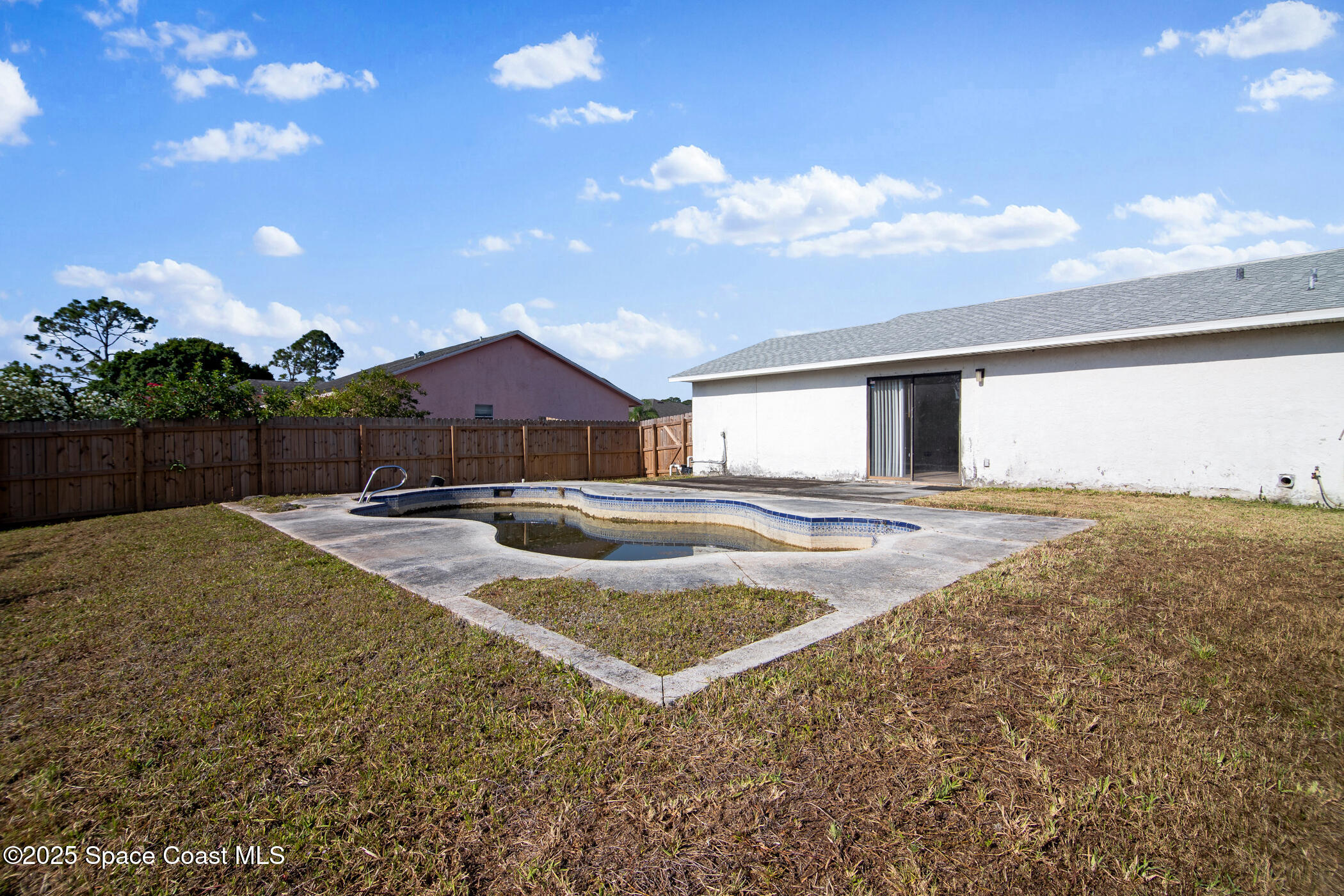 1099 Dusseldorf Avenue NW