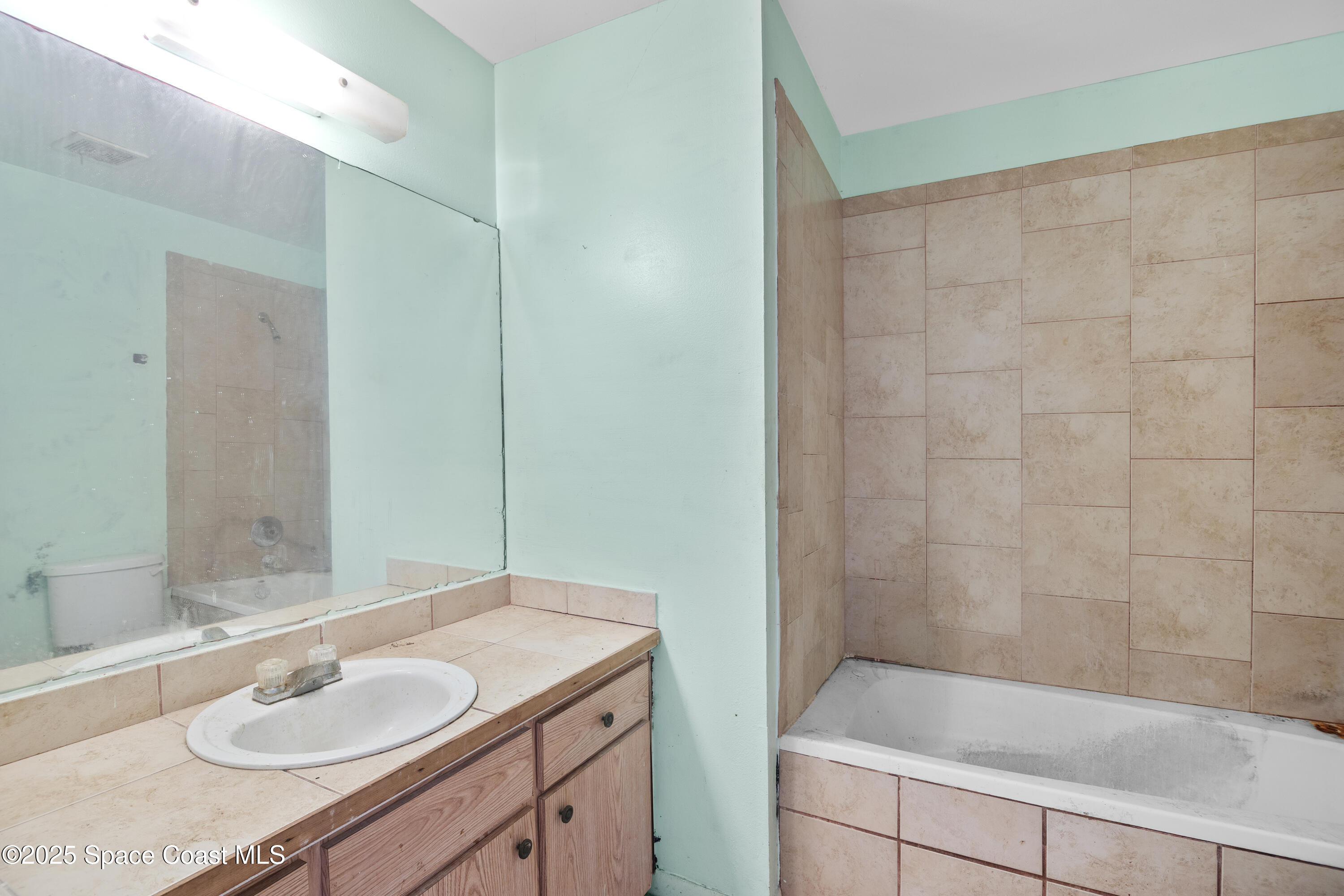 1099 Dusseldorf Avenue NW